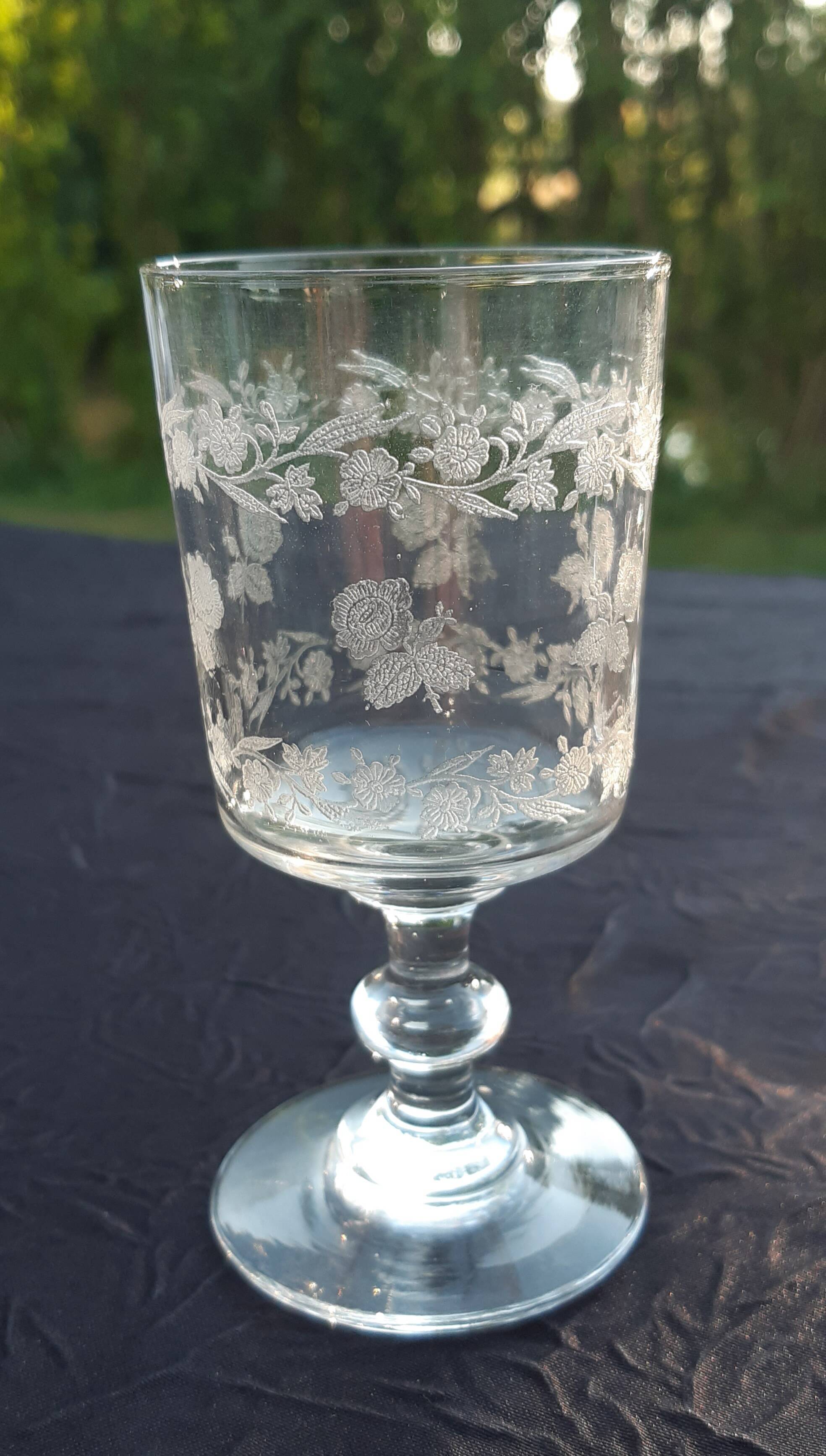 6 old guilloche glasses. Late 19th or early 20th century. baccarat or Saint Louis