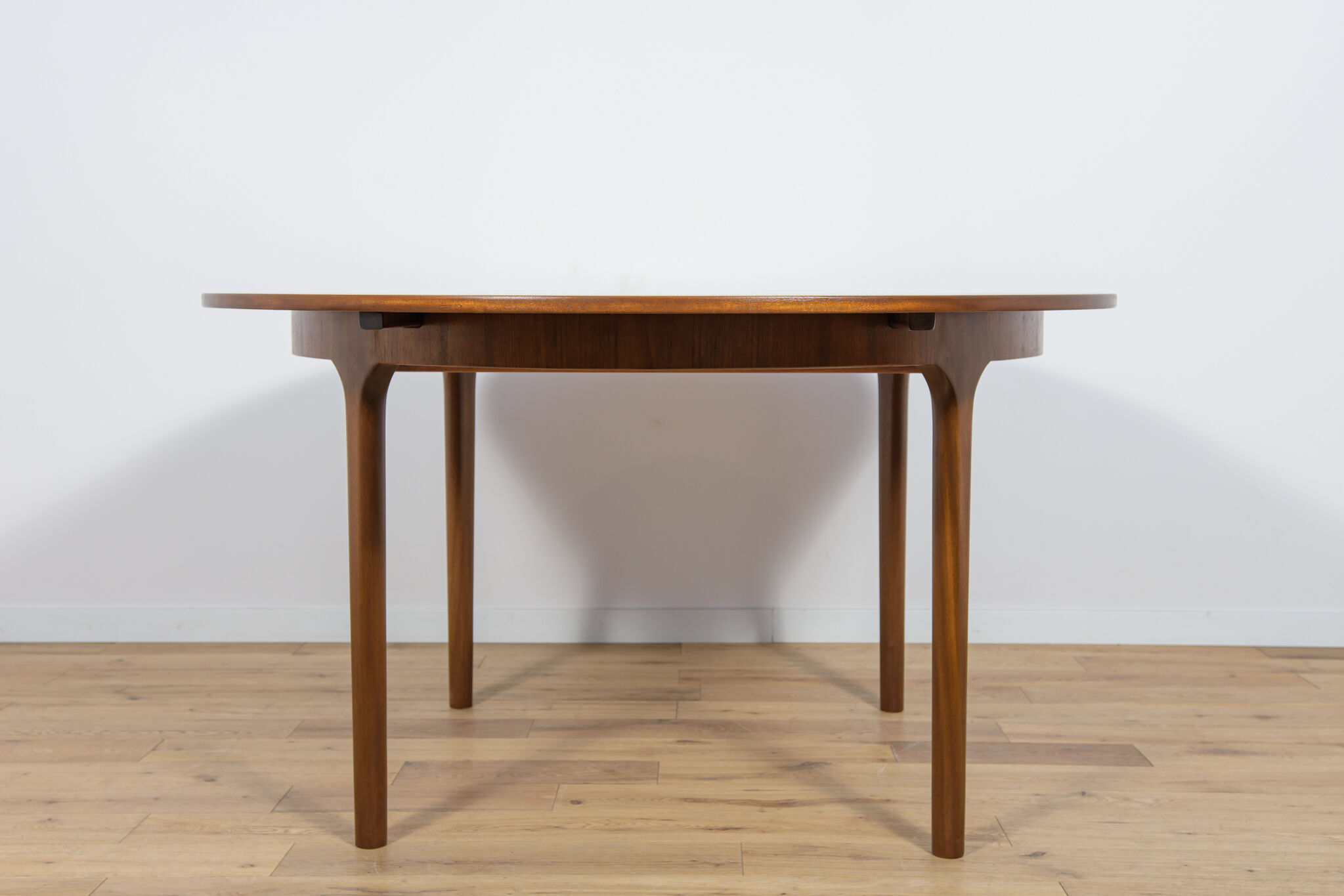 Mid Century Round Extendable Dining Table from McIntosh, 1960s