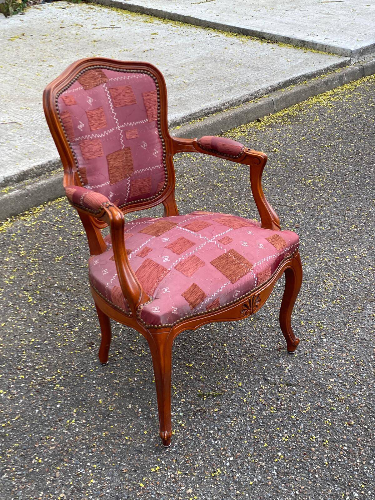 Bergère cabriolet armchair Louis XV in embroidered burgundy silk fabric.