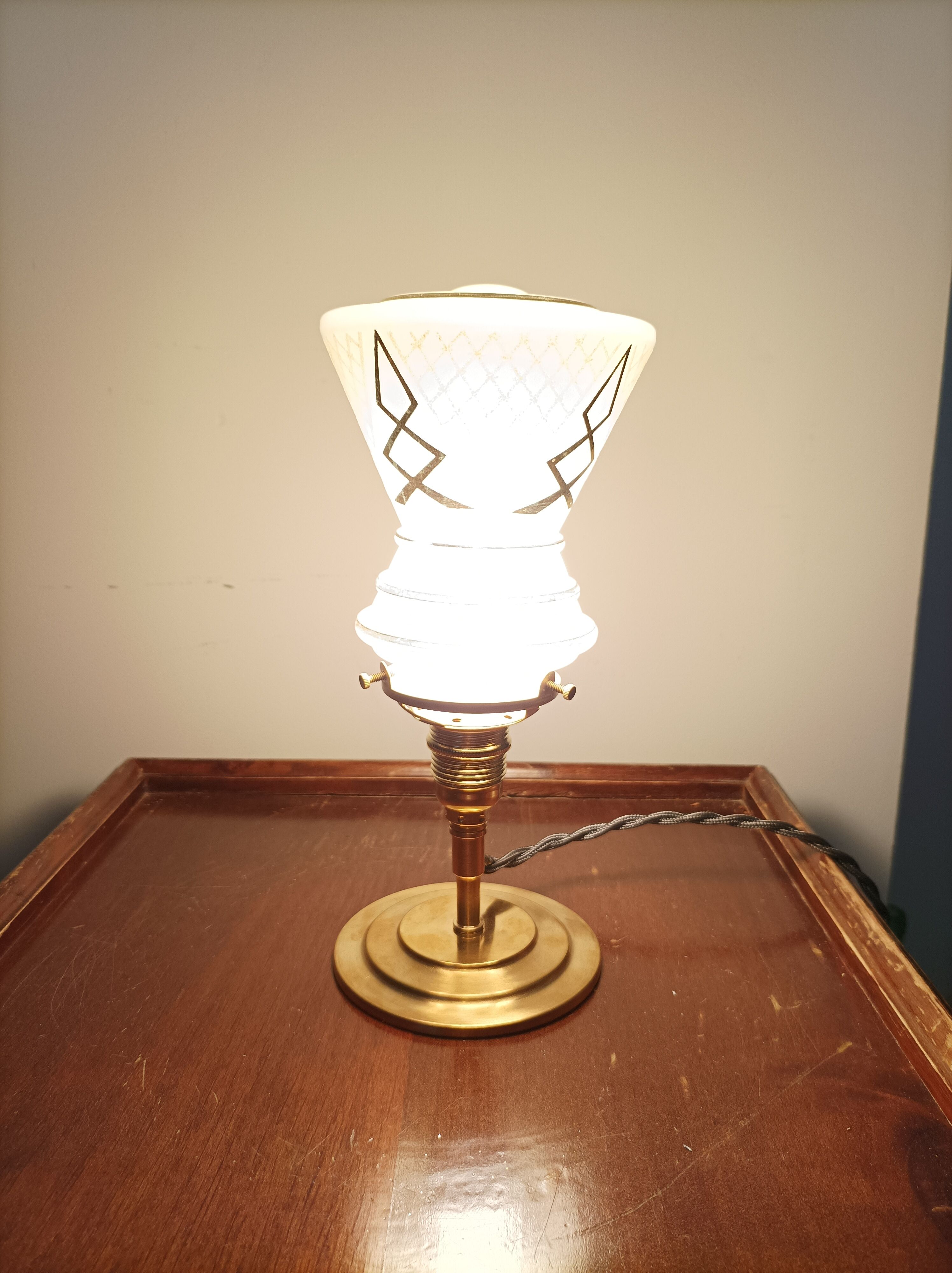 Table lamp