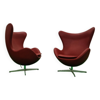 Pair Fritz Hansen Arne Jacobsen Egg chair