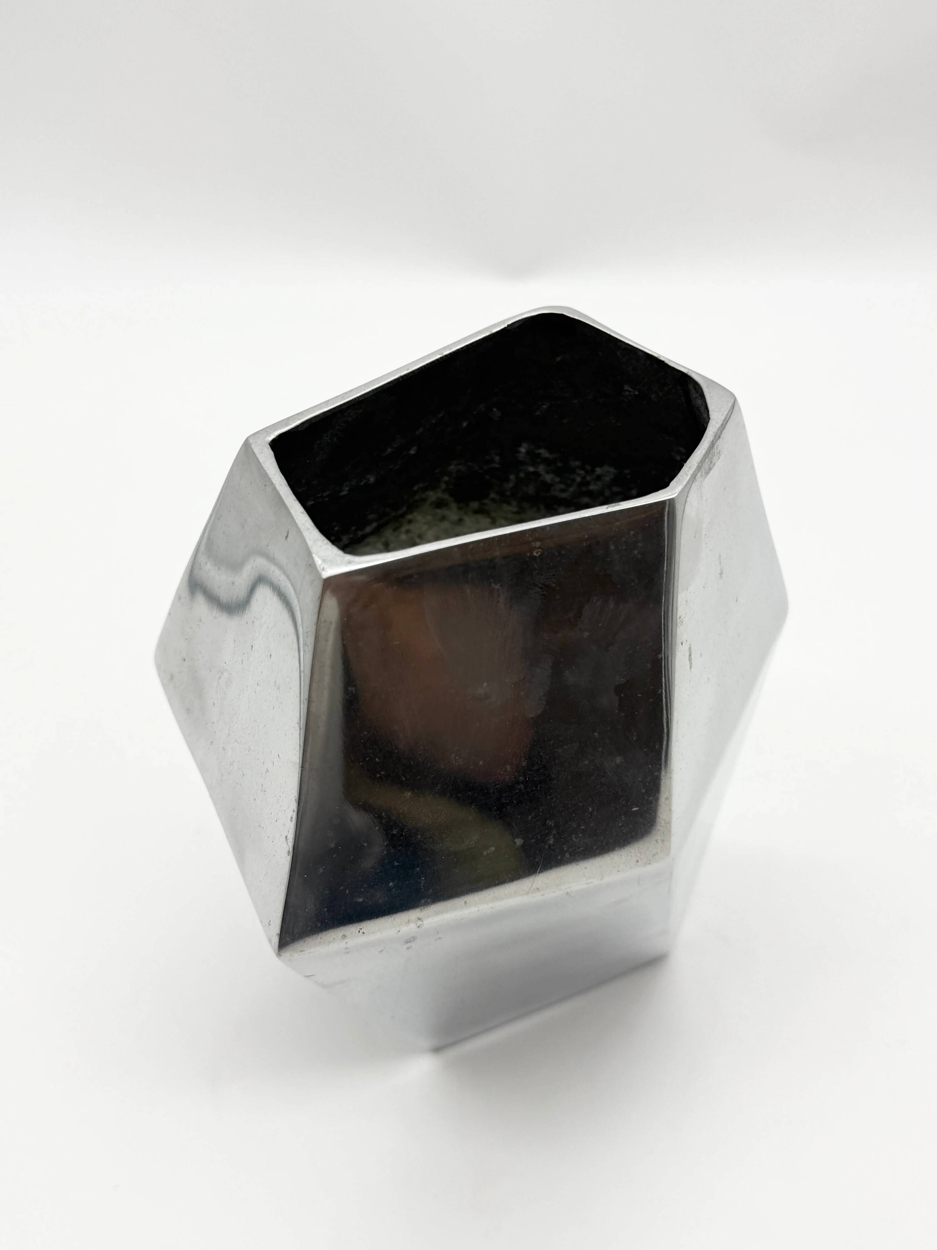 Vase "Prisme" en fonte d’aluminium, années 1980