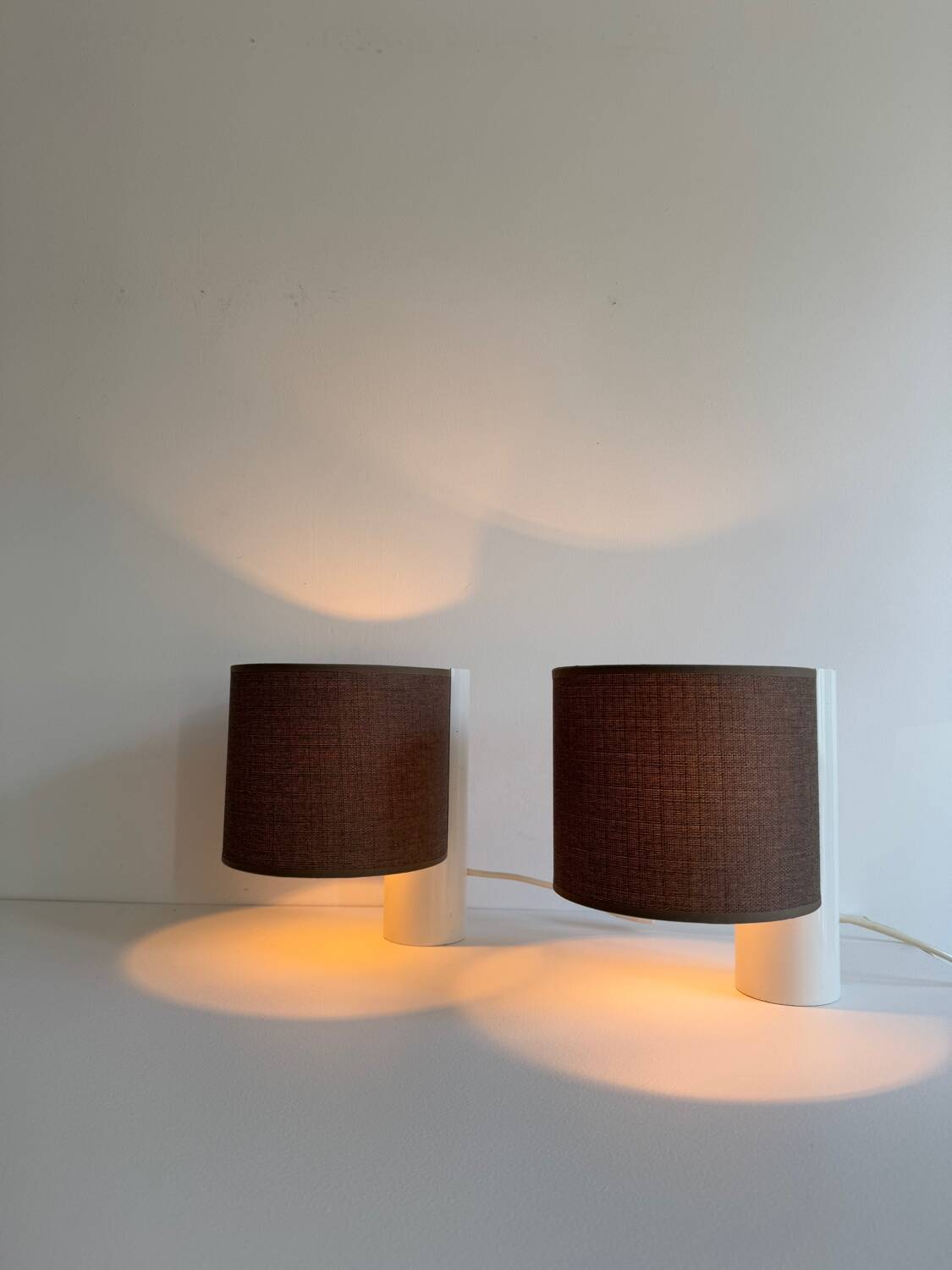 Pair of vintage table lamps, white and brown, “slim” by Gramigna for Quattrifolio, 1964 Italy