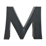 Lettre M ancienne en relief et en zinc