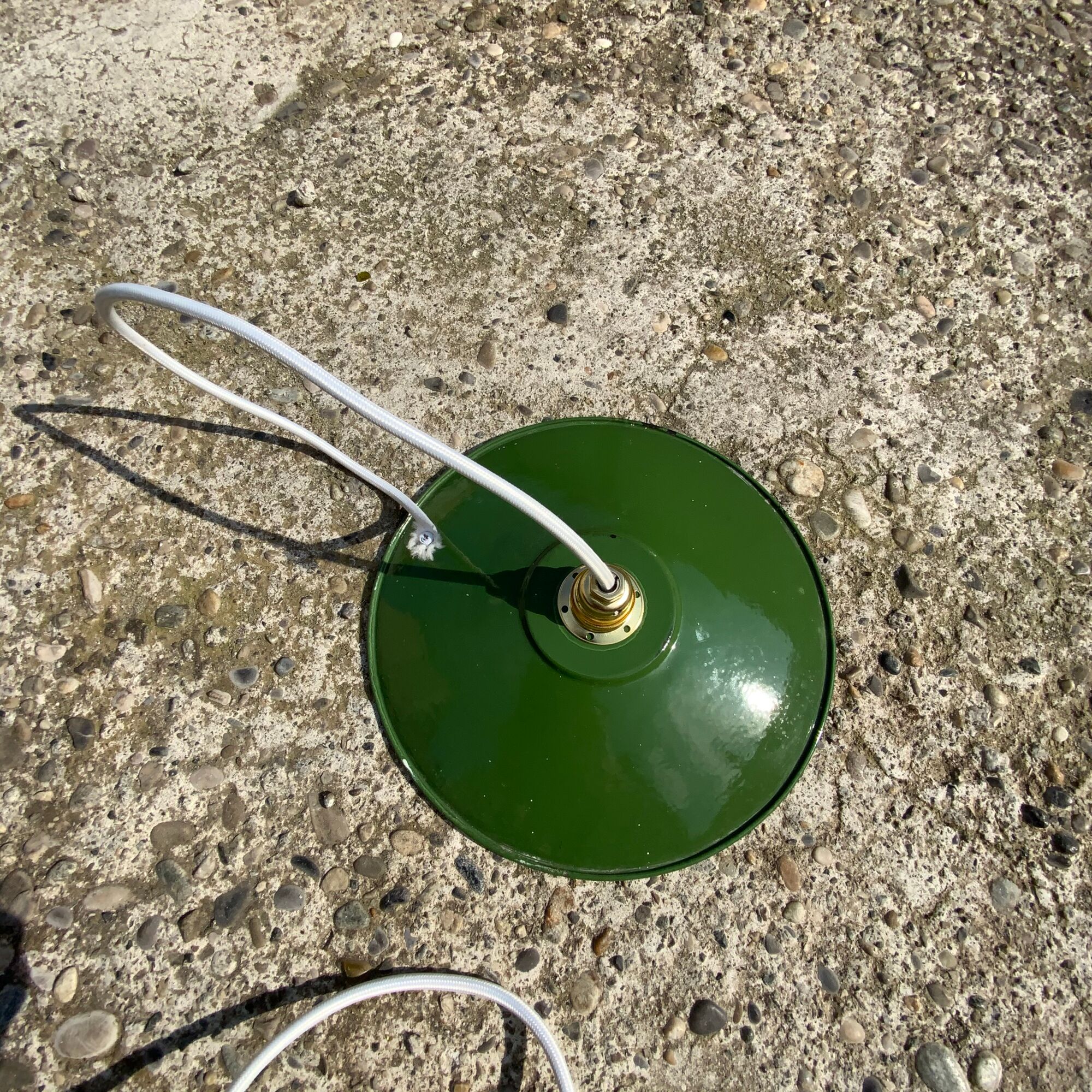 Pair of vintage suspension green and white enamelled sheet - 24 cm firm undue