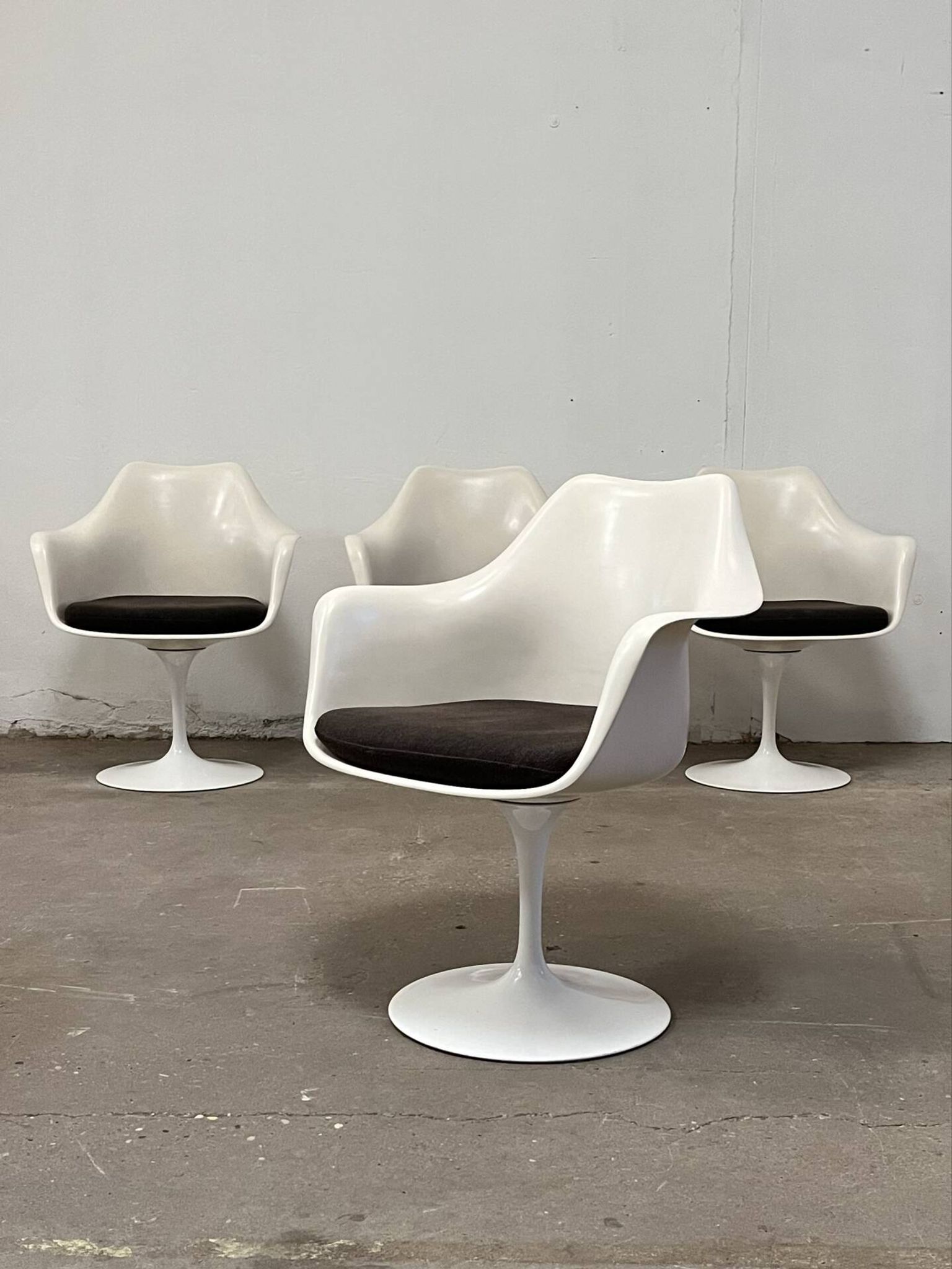 4 Tulip chairs by Eero Saarinen for Knoll