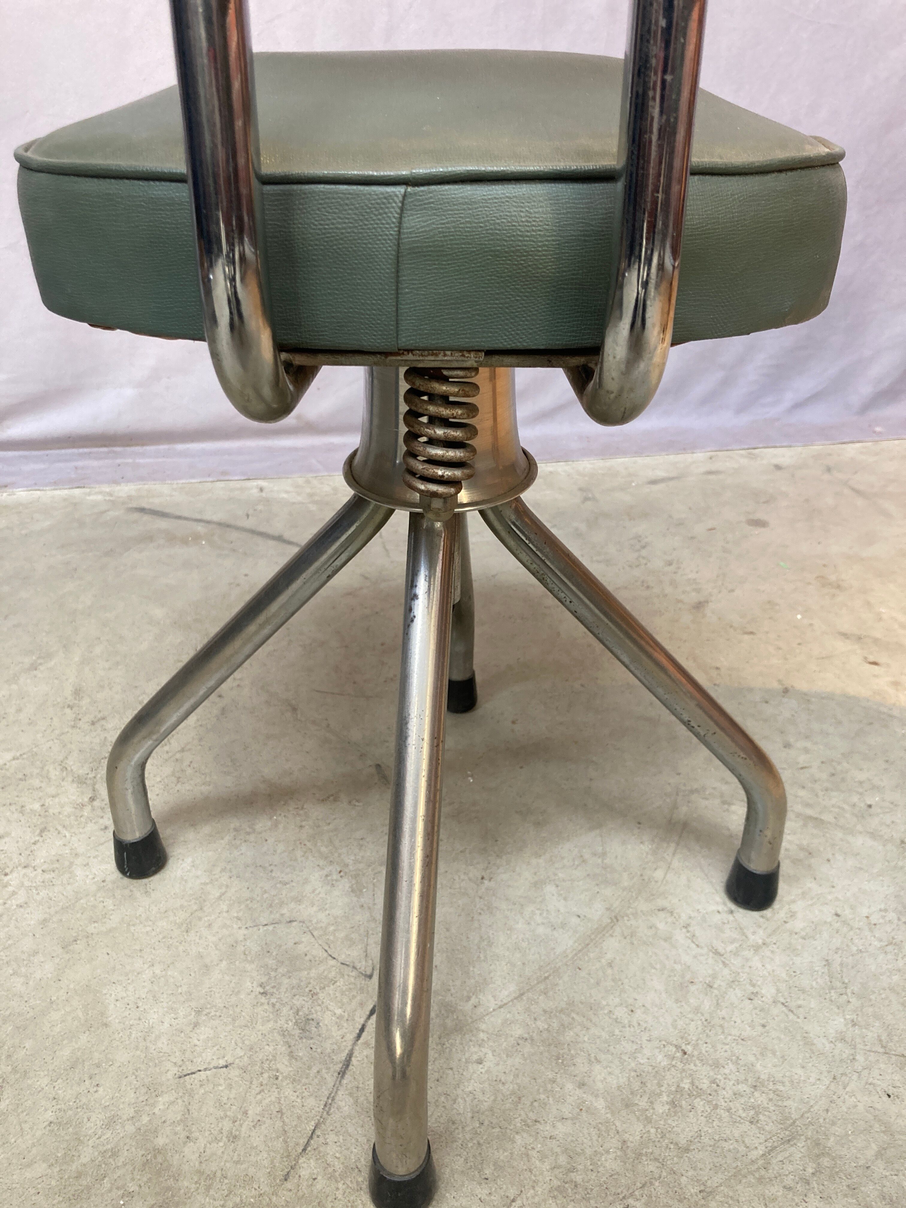 Vintage rotating office chair