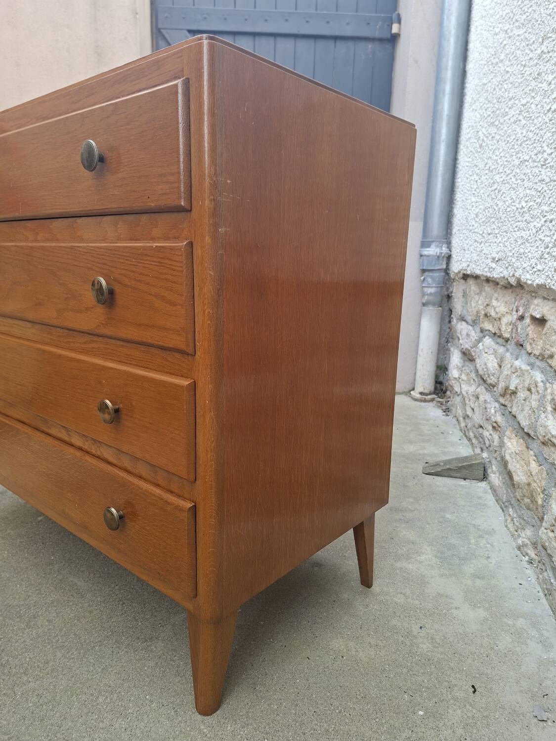 Vintage chest of drawers with tapered legs, 1950s design, 4 drawers.