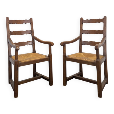 Paire de fauteuils rustiques en chêne assises paillées