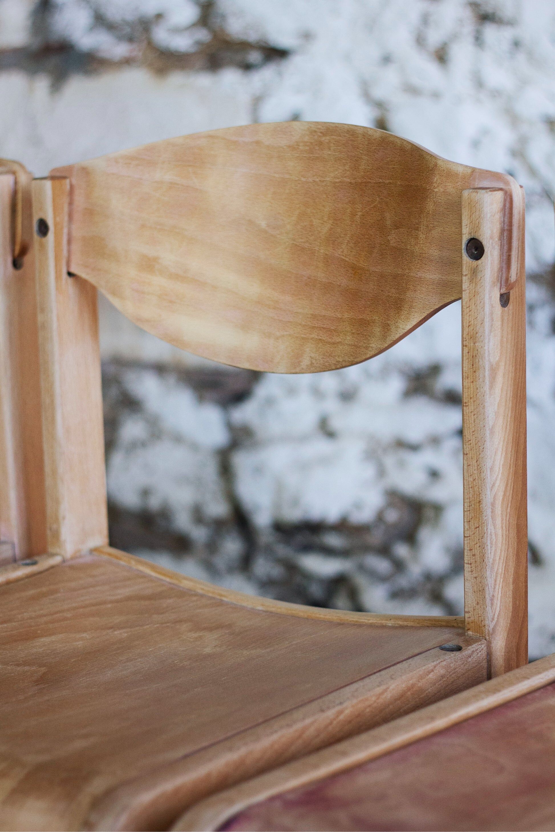 4 vintage canteen chairs in beech, 1980.