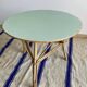 Table basse vintage en rotin relookée