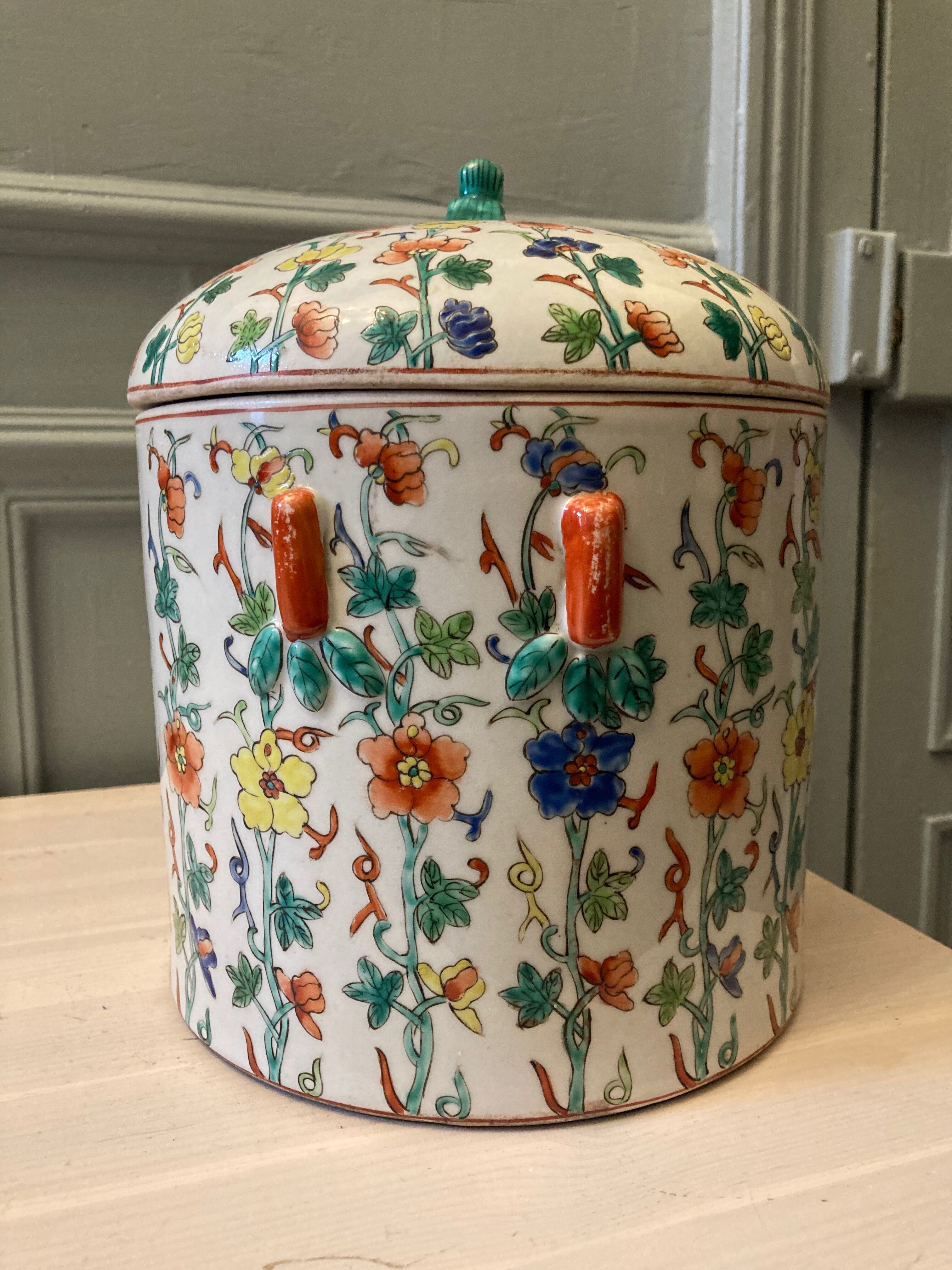 Old porcelain pot says ginger