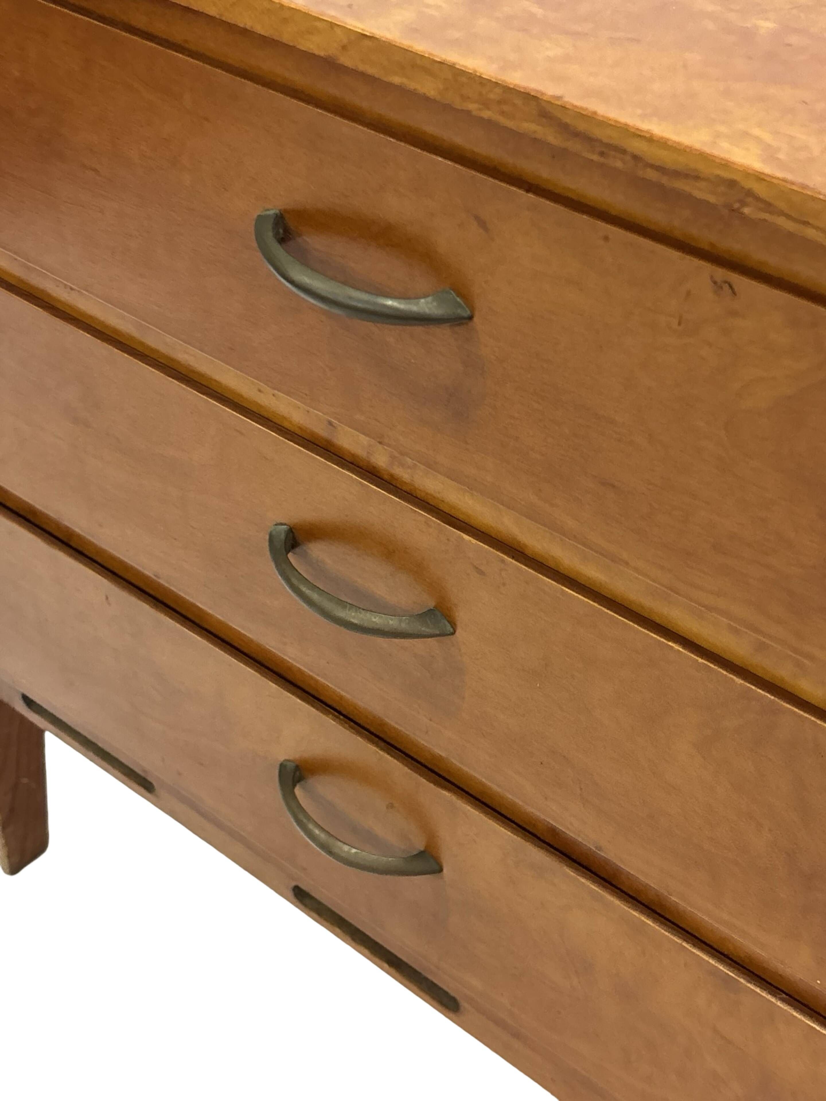 Petite commode vintage des années 1960 en chêne.