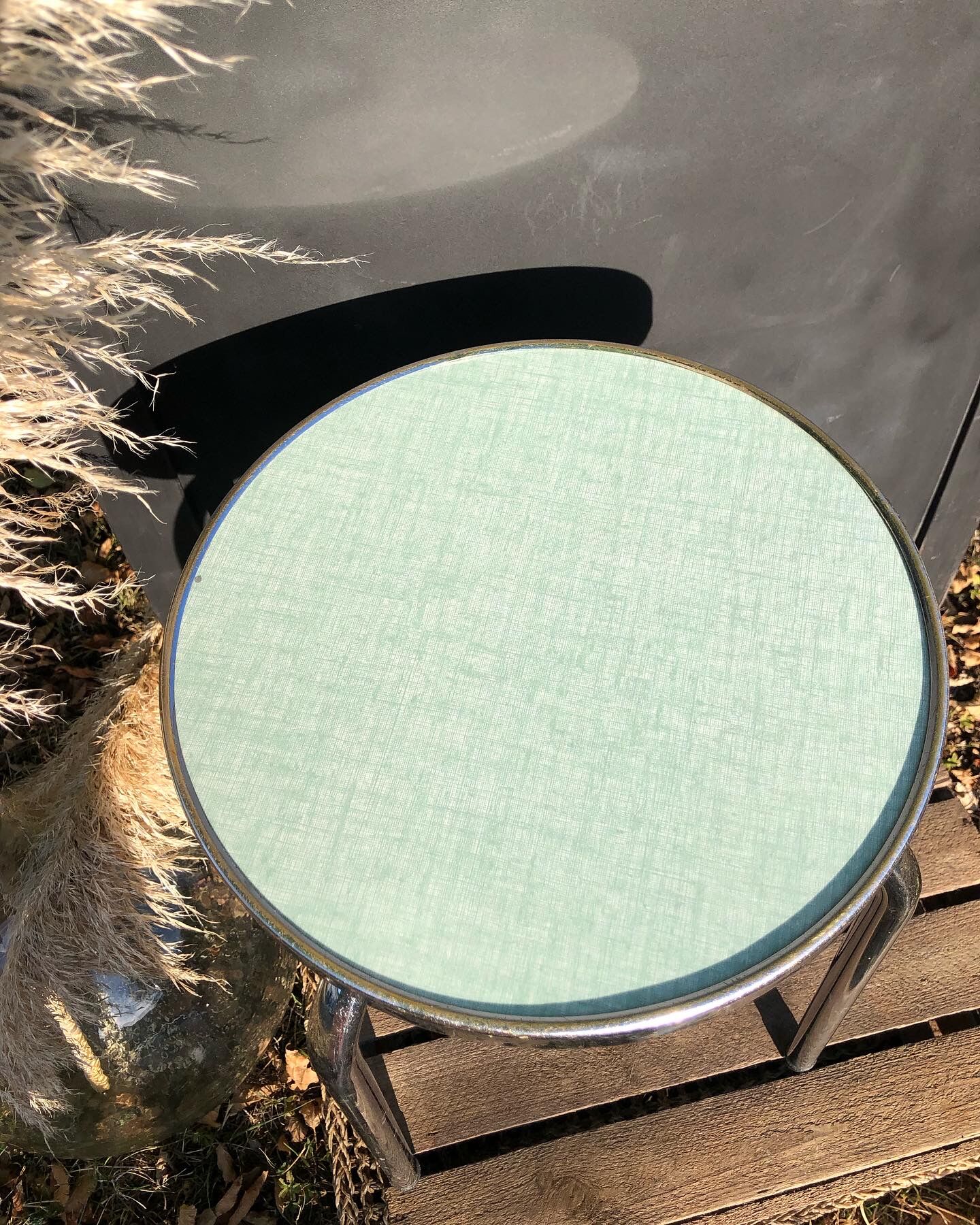 Tabouret en formica rond