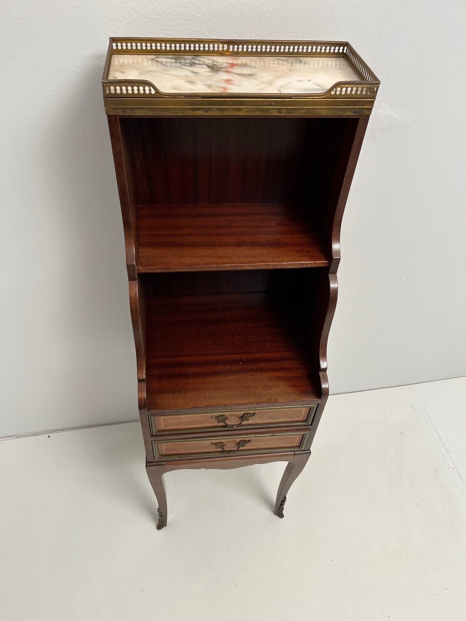 Louis XVI entrance furniture