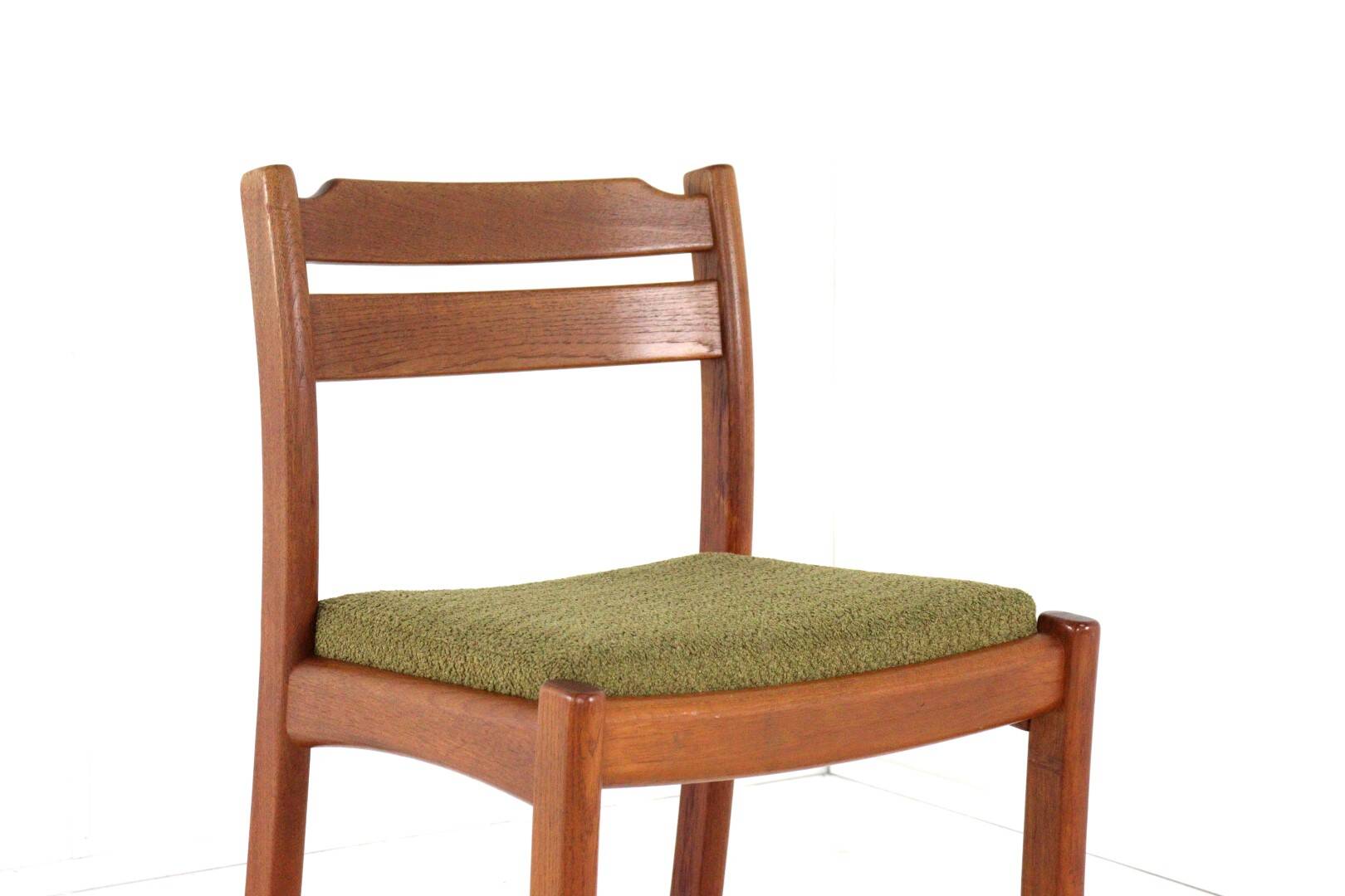 6 chaises dans le goût de Dyrlund 'Sentved'