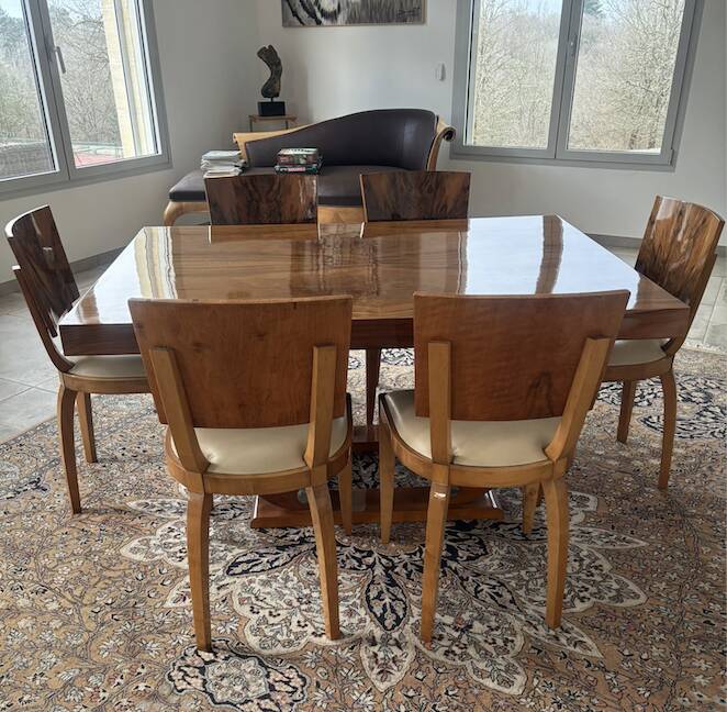 Table Art Déco en loupe d’orme – Années 1930 – Très bel état