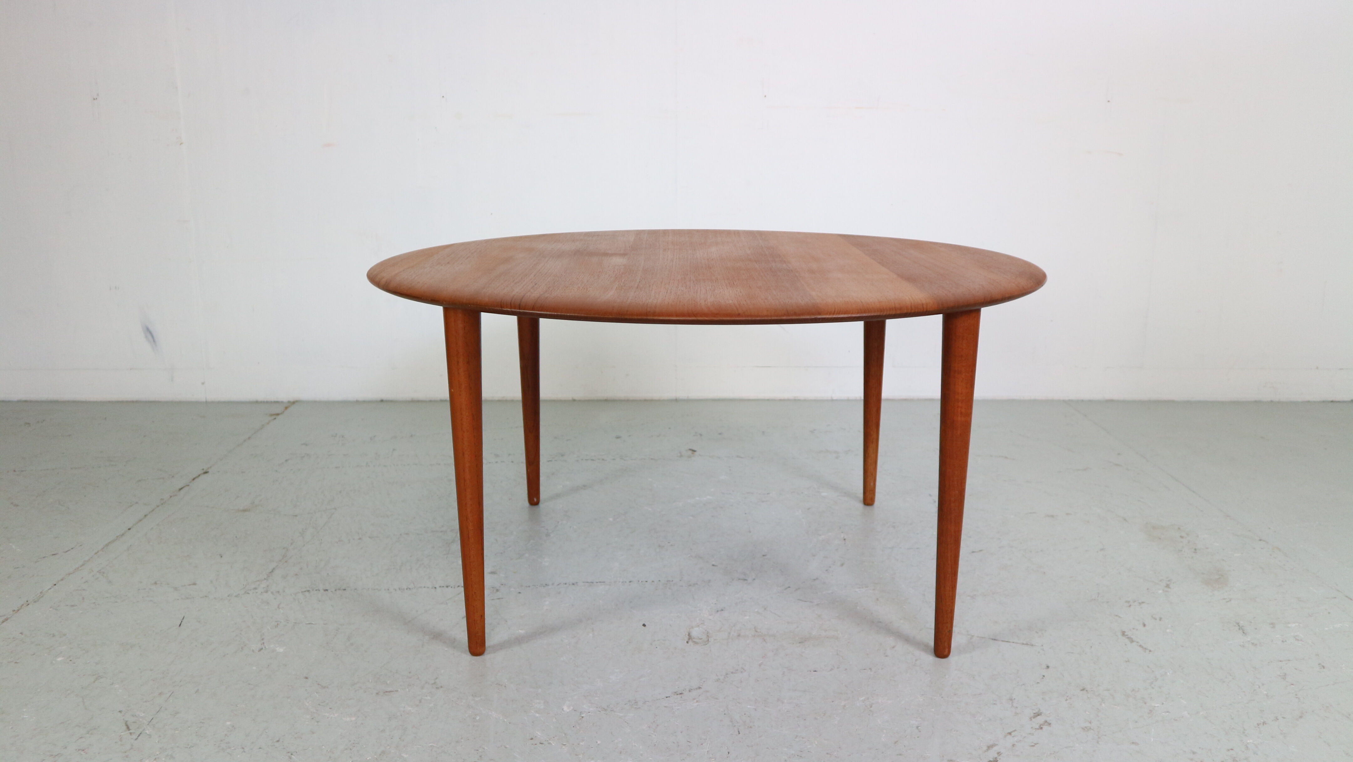 Peter Hvidt& Orla Mølgaard Nielsen Teak Round Coffee Table for France& Son, 1950