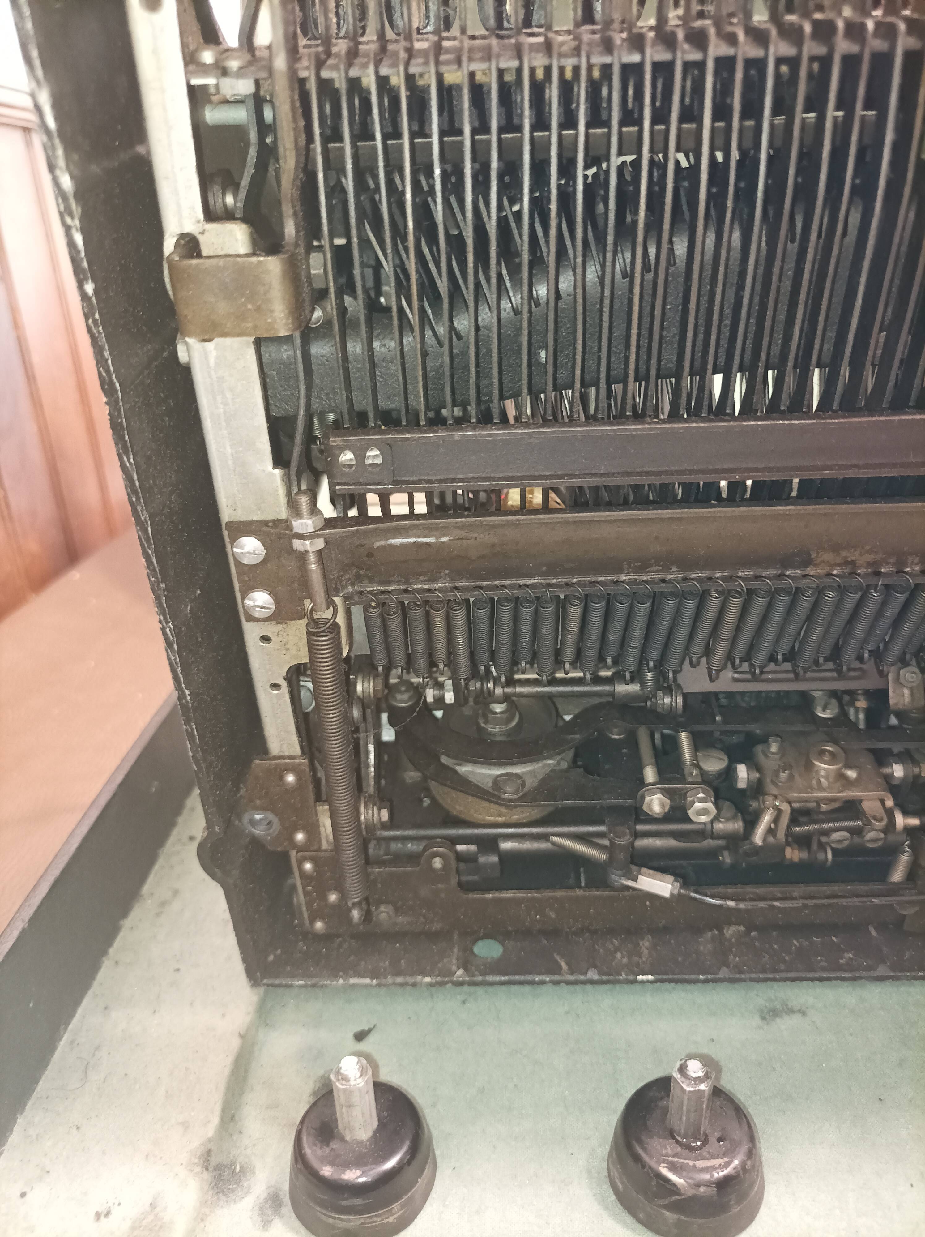 Old Rocher Rooy Functional Typewriter 1940s