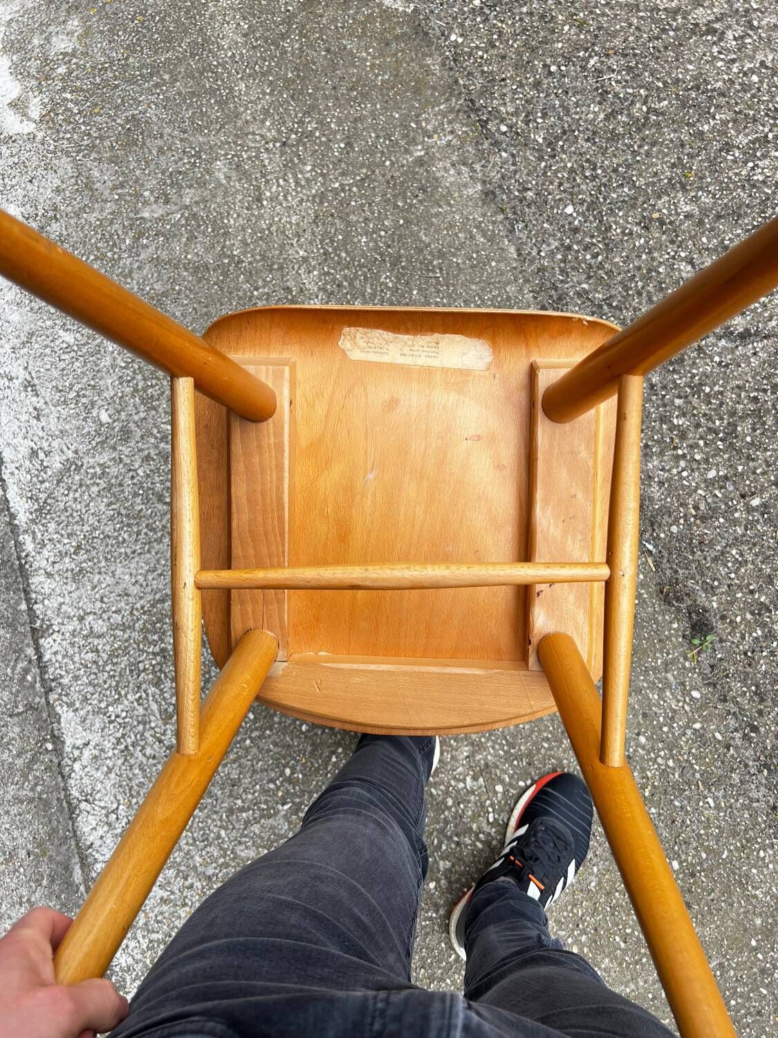 Chaise Ironica du milieu du siècle par TON en bois de chêne, Tchécoslovaquie Années 1960