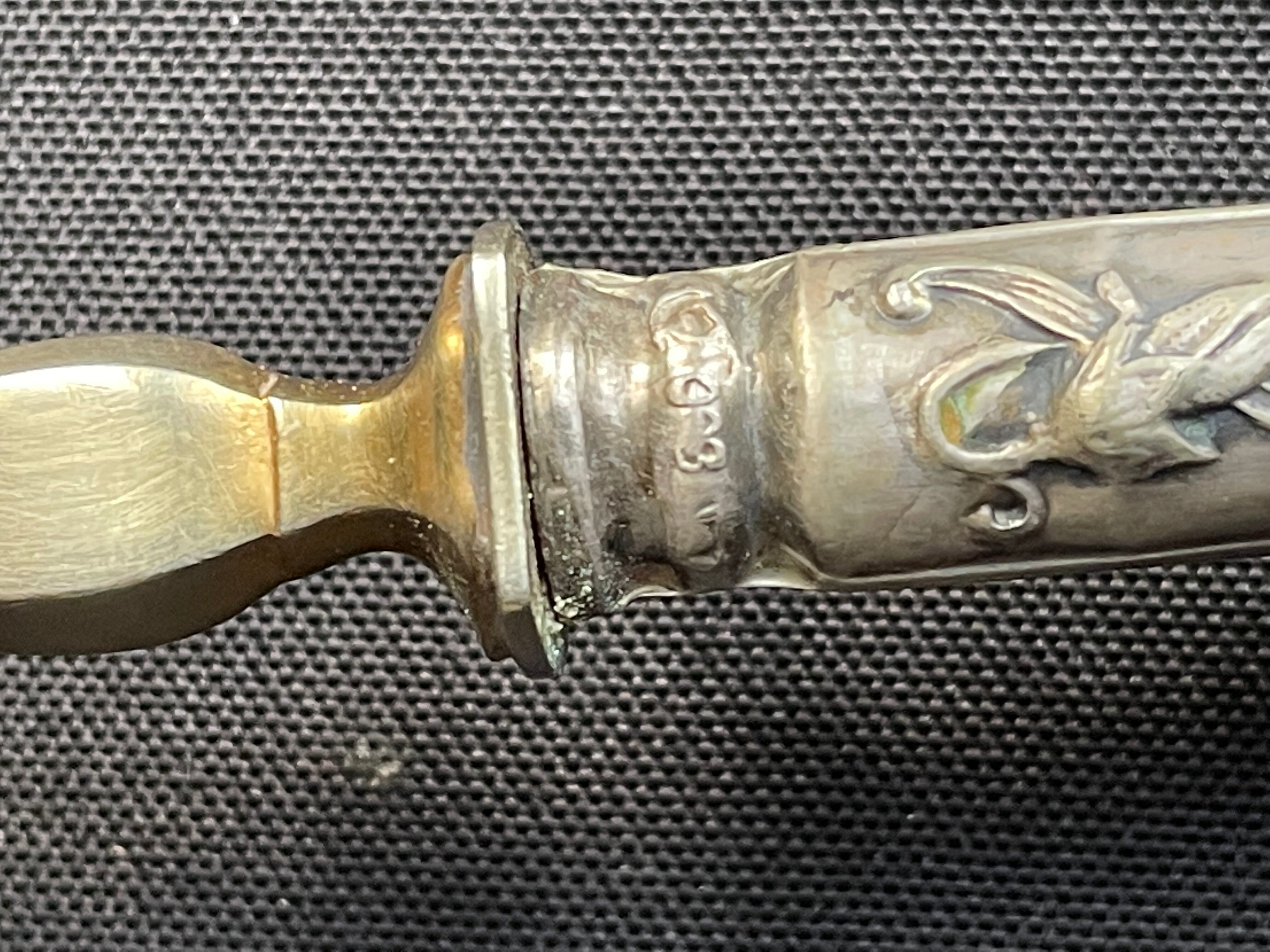 Covered strawberry service box