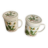Paire de mugs à infusion vintage.