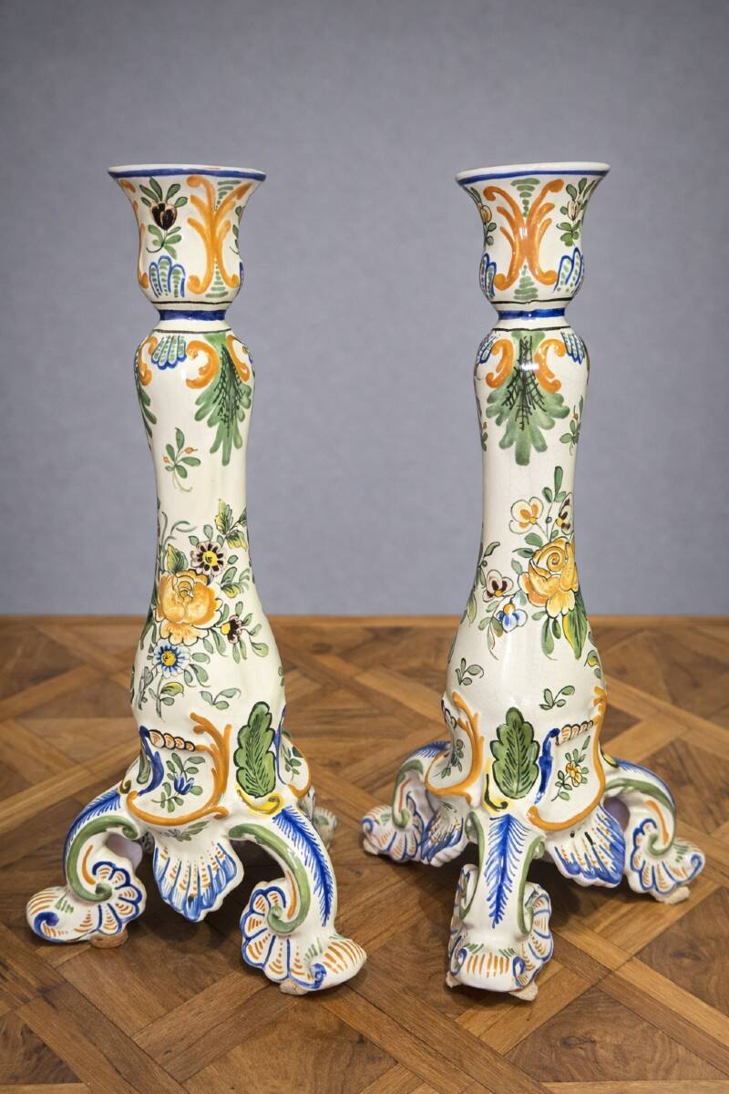 Pair of large polychrome ceramic candlesticks – Floral decoration – H 34 cm