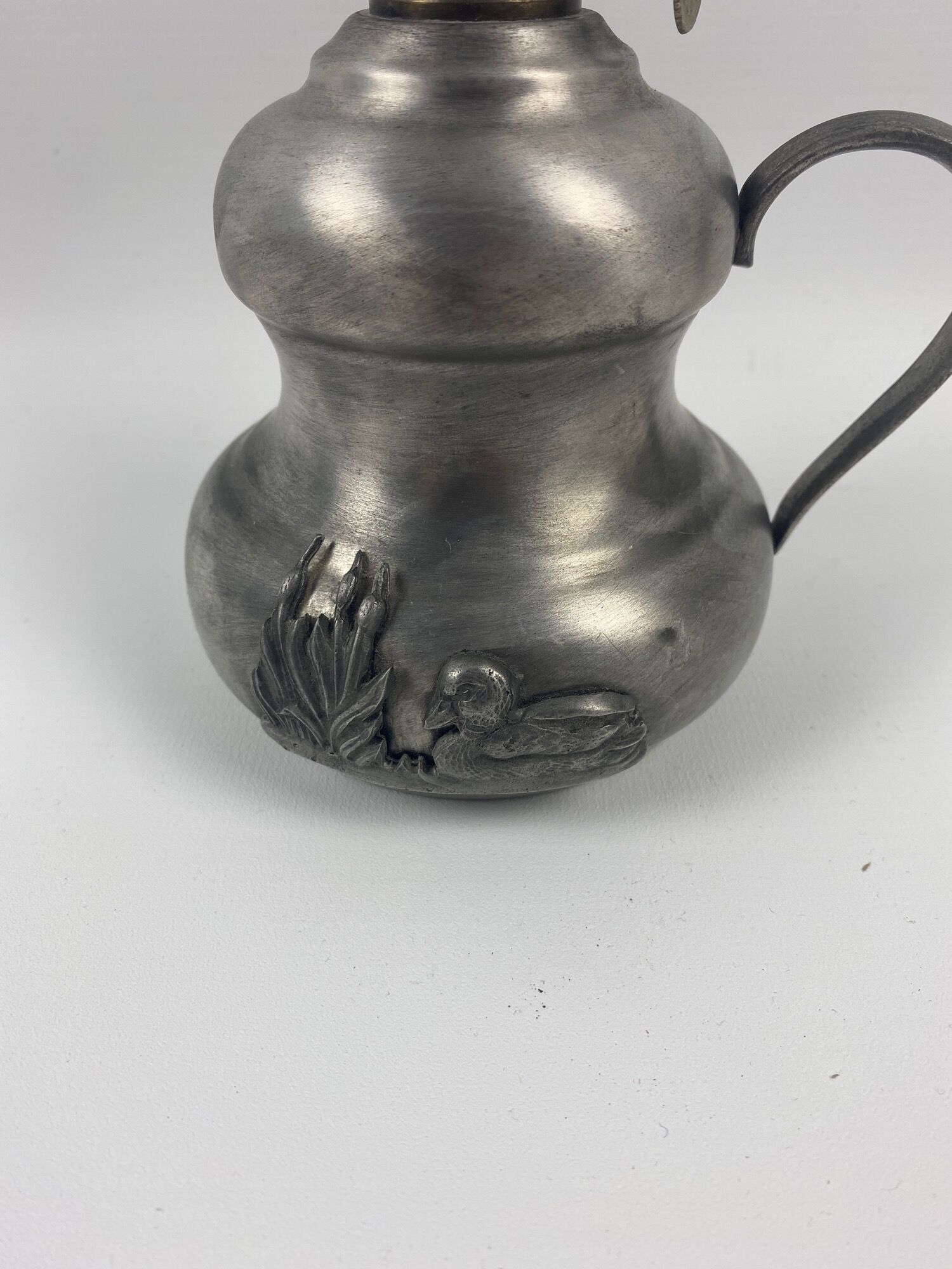 95% tin oil lamp and 33cm duck decoration glass