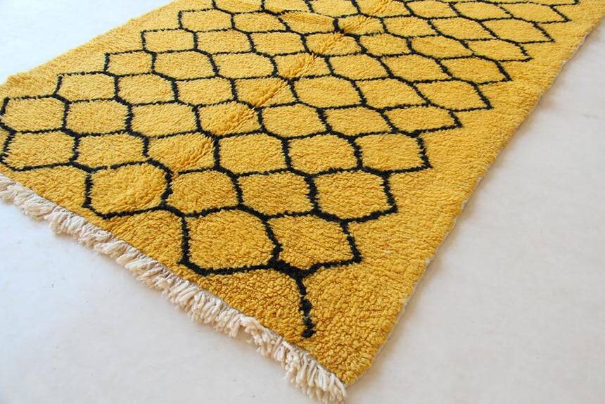 Traditional handmade Moroccan rug 250cmx150cm