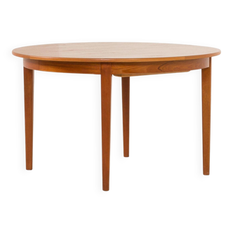 Henning Kjaernulf attributed extra large teak table with 4 inner leaves for Soro, Denmark 1960s