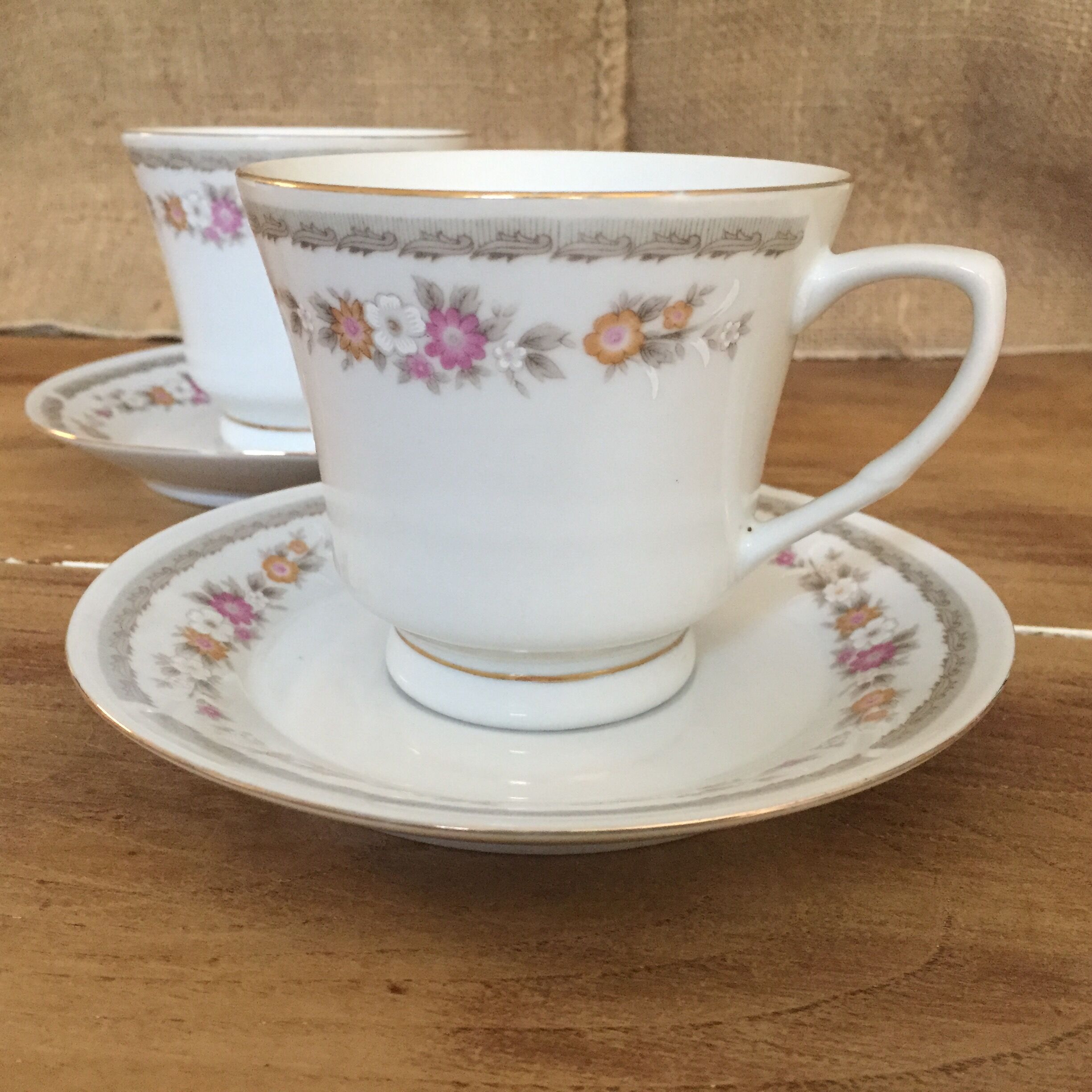 2 flowering tea cups