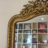 Miroir ancien de style Louis XVI, doré à la feuille