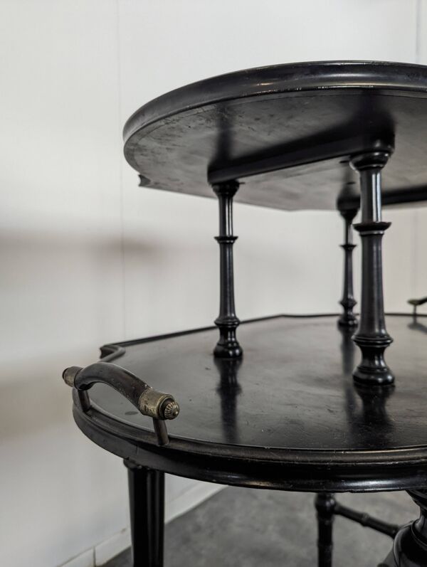 Table à thé en bois noirci époque Napoléon III