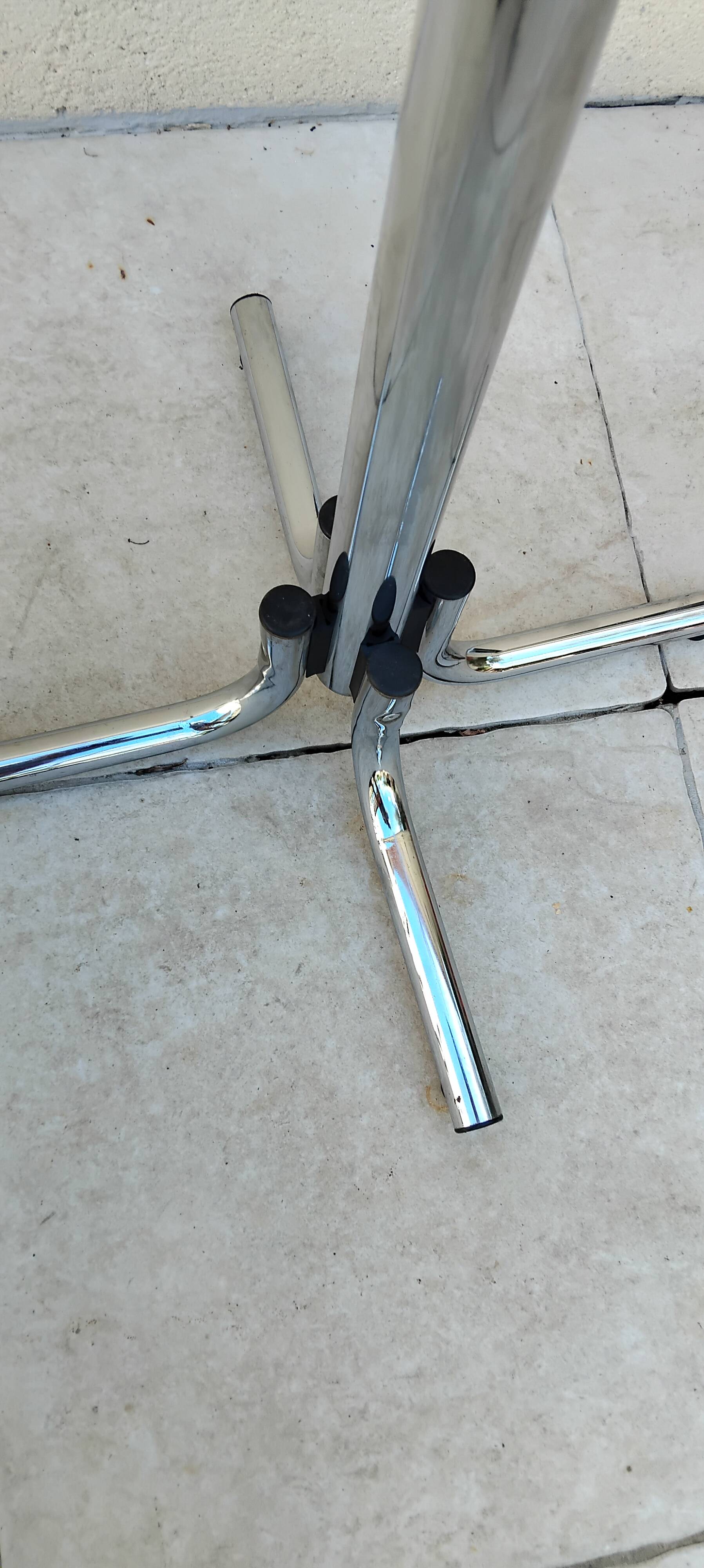 Vintage chrome coat rack parrot design from the 70s and 80s.