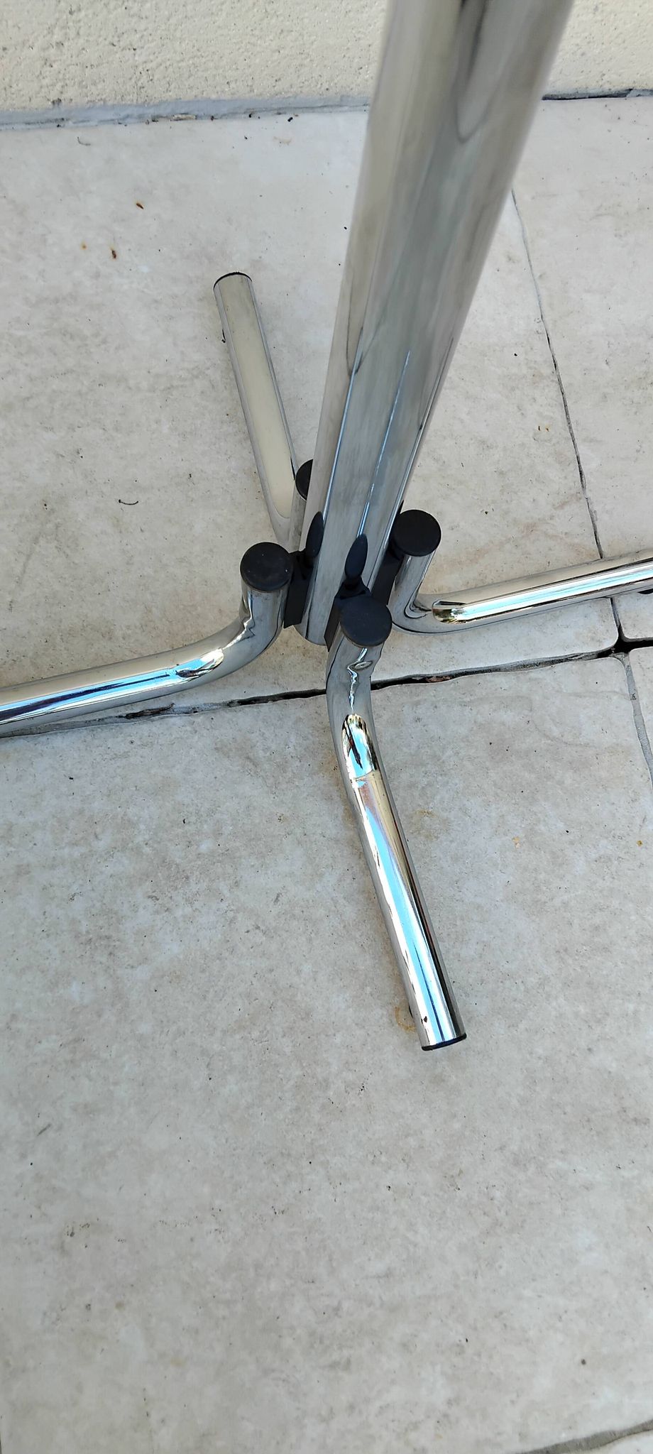 Vintage chrome coat rack parrot design from the 70s and 80s.