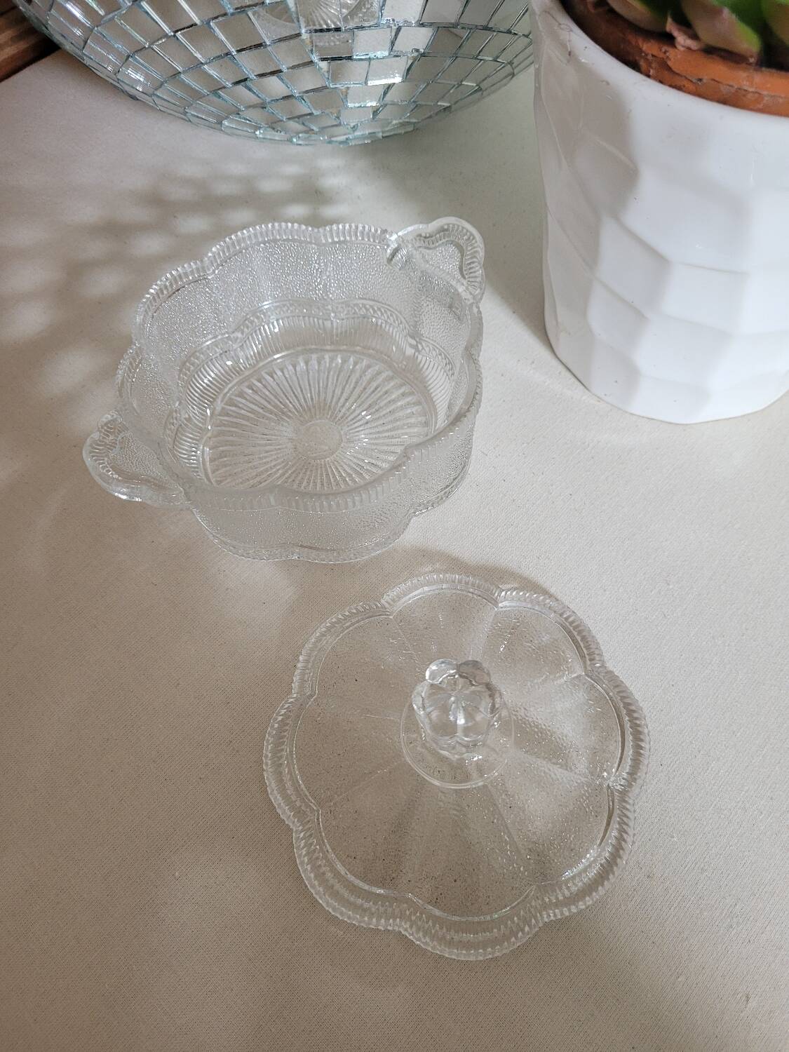 Boîte en verre moulé