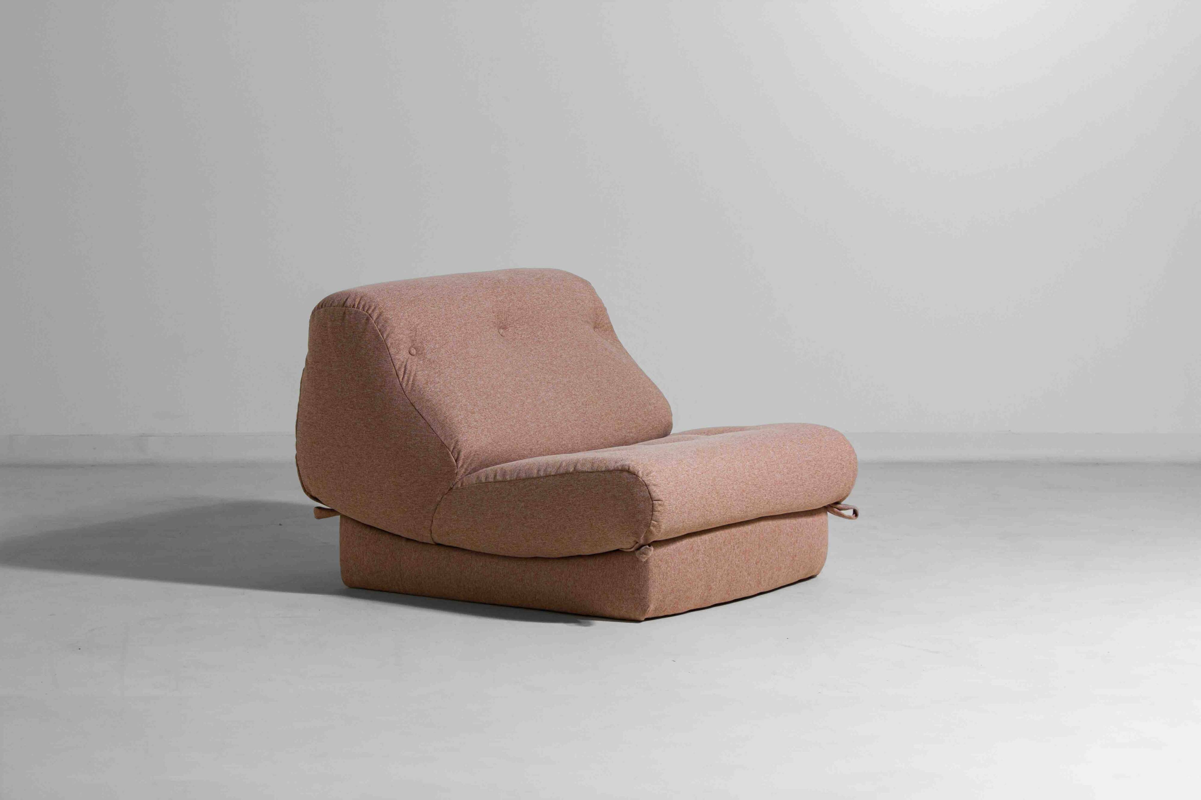 Nuvolone modular sofa in pink fabric by Rino Maturi, 1970s, 5 modules