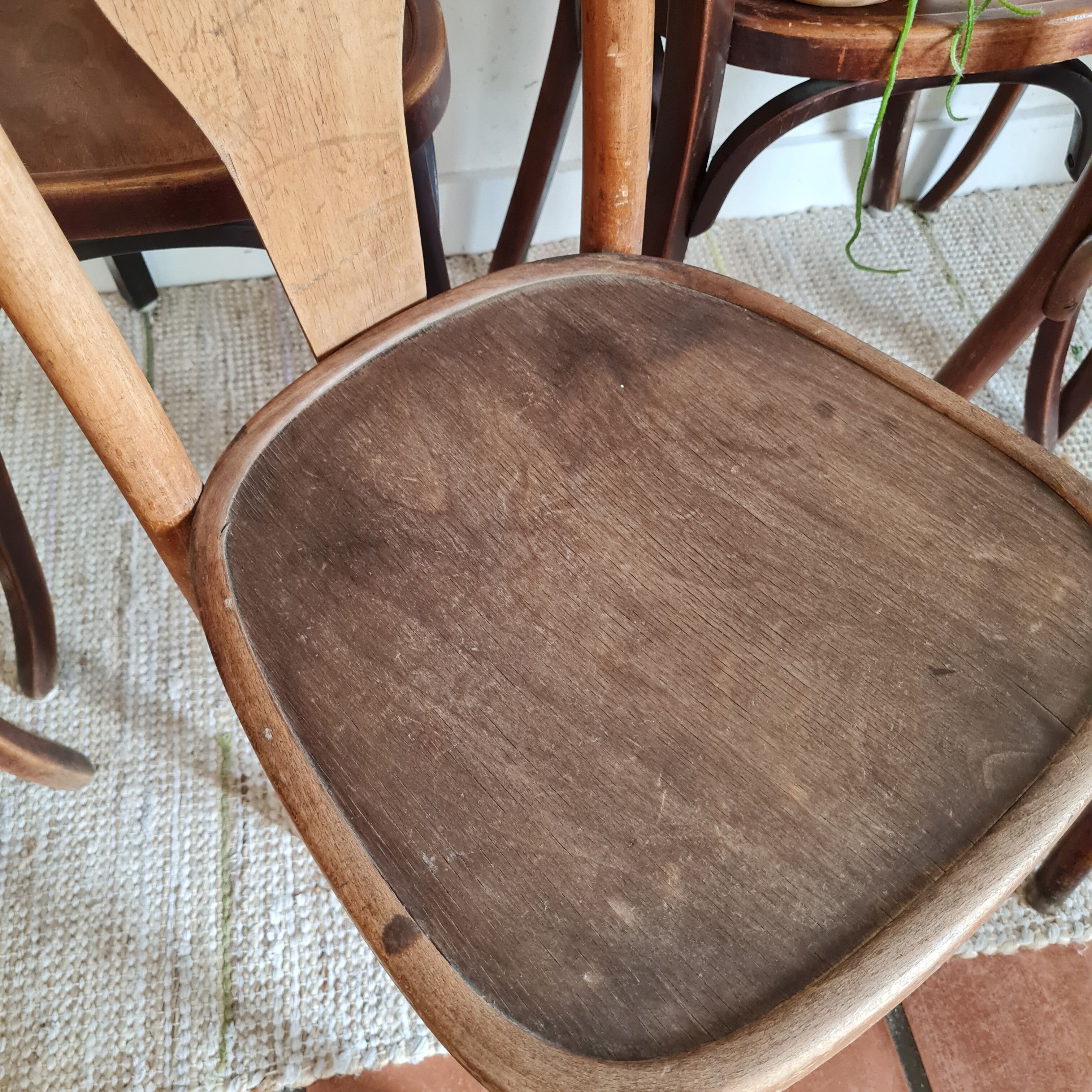 Lot de 6 chaises anciennes de bistrot