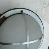 Applique en fonte émaillée blanche bordure bleue diamètre 30cm.