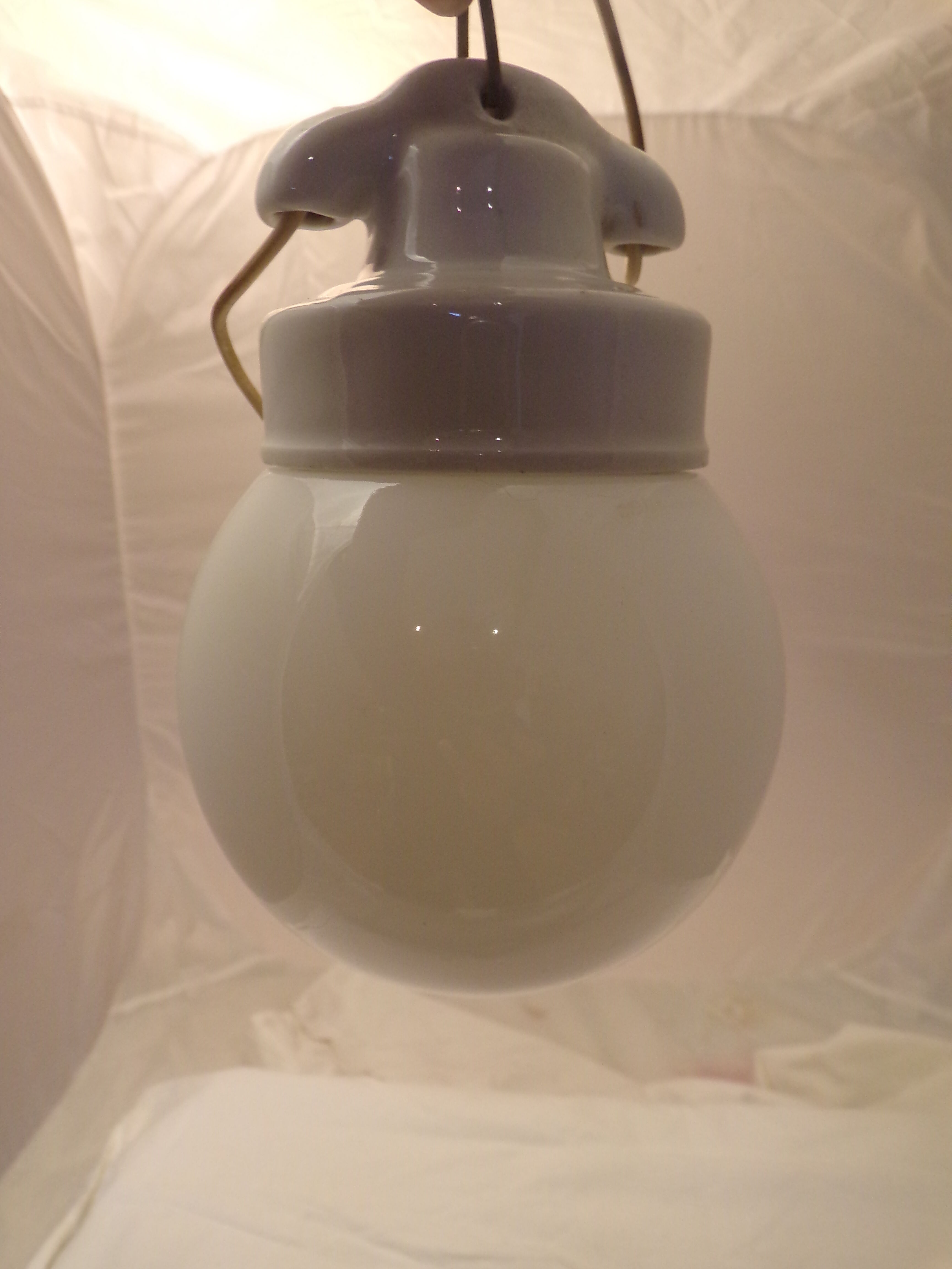 Lampe baladeuse suspensions verre et porcelaine