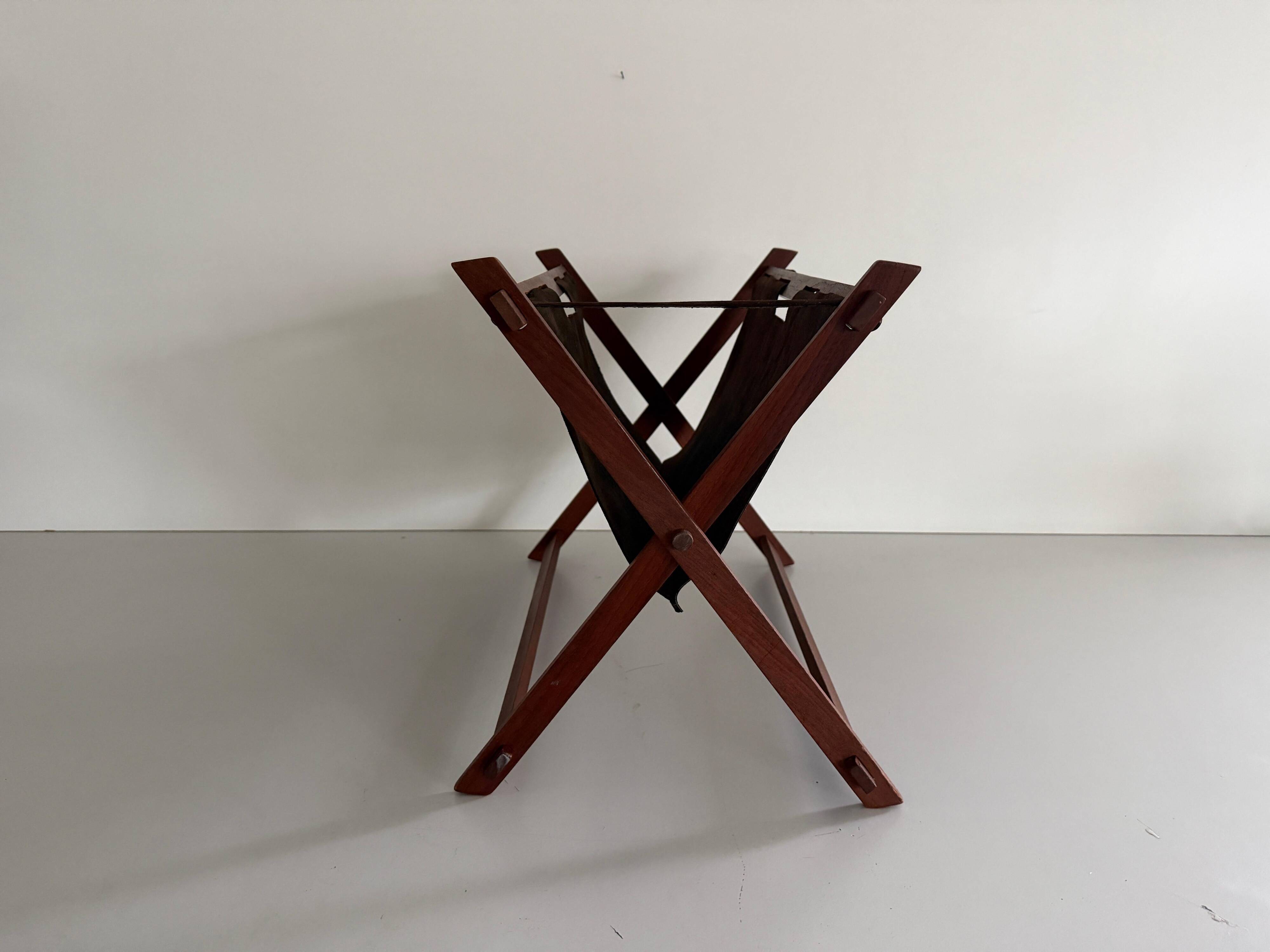 Support stand for mid-century teak and suede magazines and newspapers, 1960, Germany.
