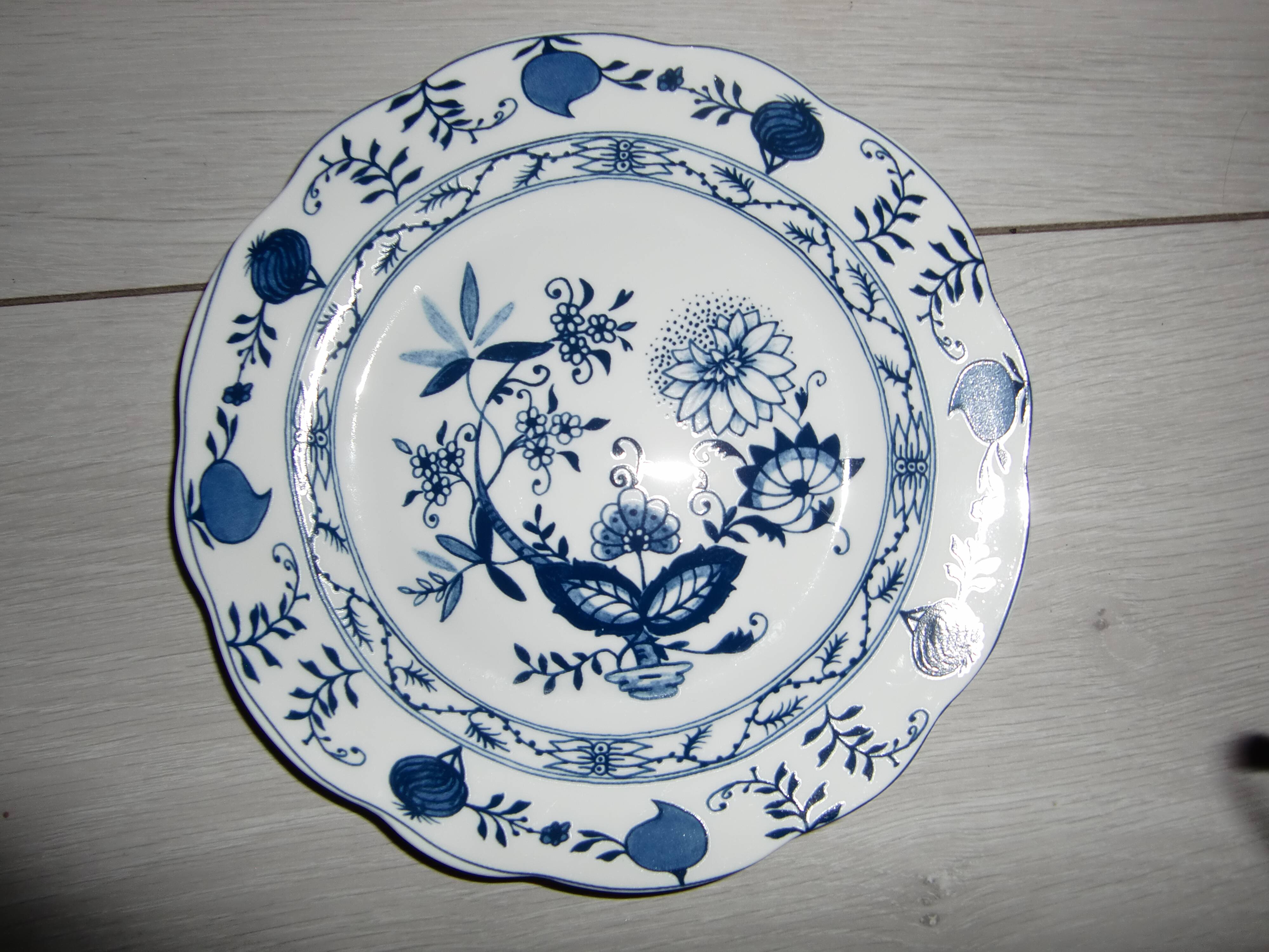 Set of 4 dessert plates