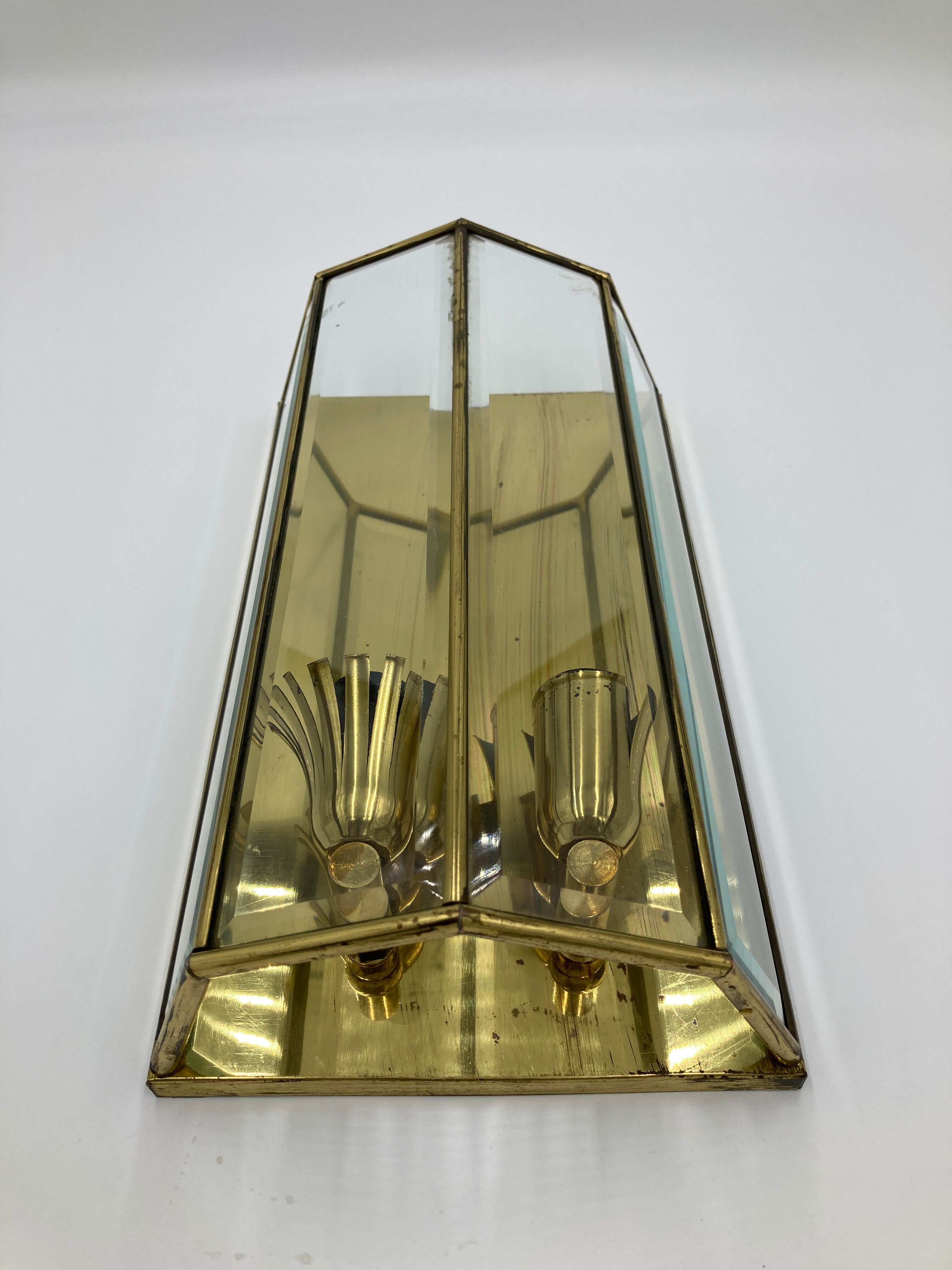 Applies two brass and glass fires