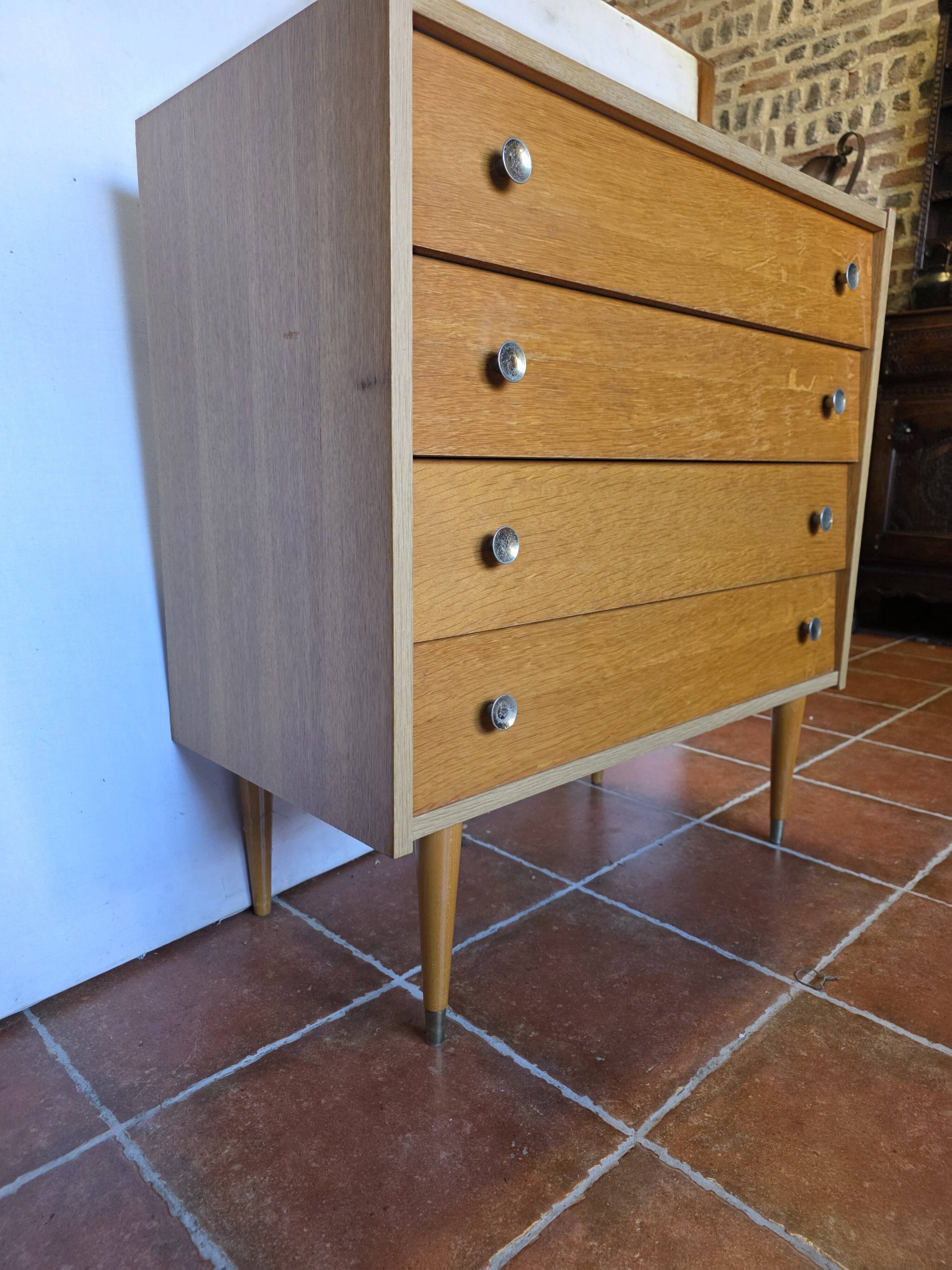 Vintage oak chest of drawers from the 1960s (4 drawers)