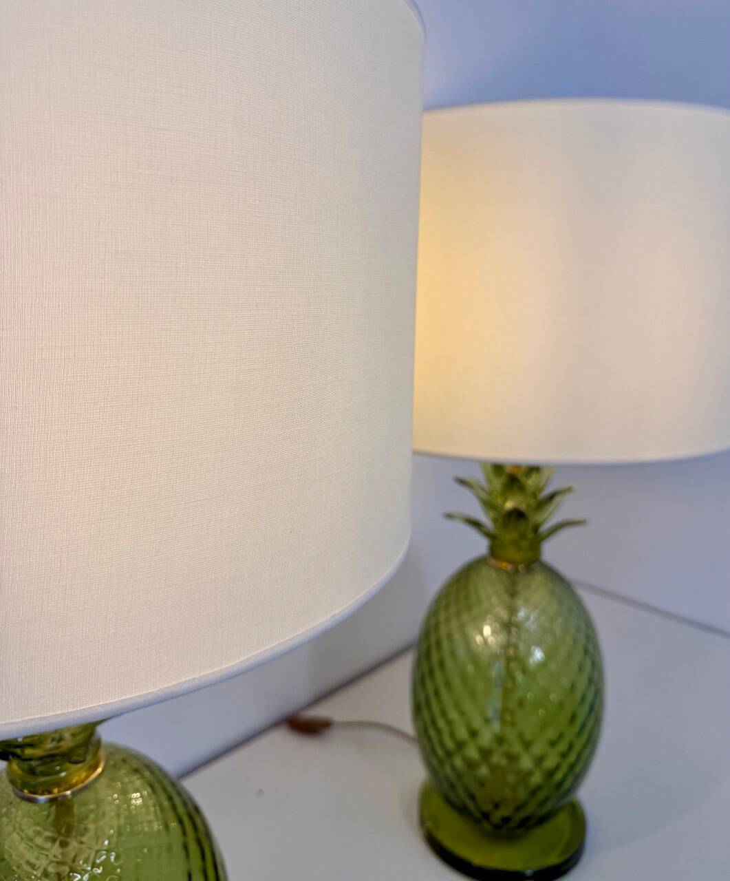 Paire de lampes en verre de Murano en forme d'ananas Art Déco italien avec abat-jours.