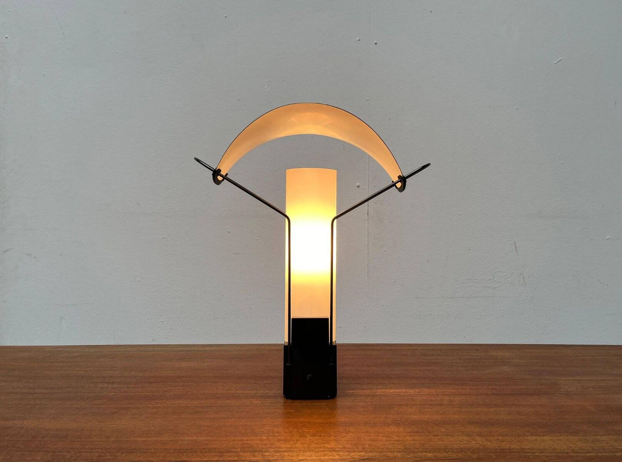 Postmodern Italian table lamp Palio by Perry King, S. Miranda for Arteluce, 1980s.