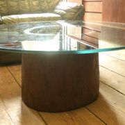 Table basse en souche d'arbre antique sculptée avec plateau en verre circulaire