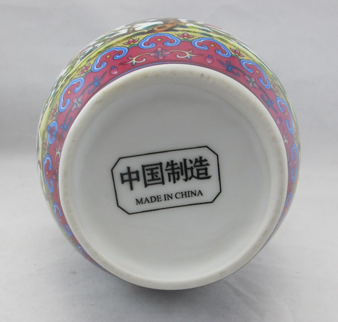small pink family vase in Chinese porcelain China