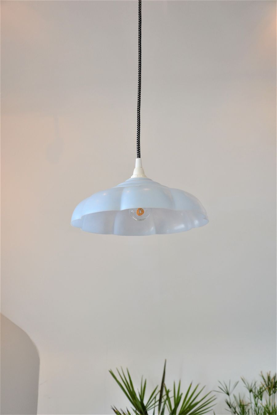 Blue suspension shaped flower and socket E14