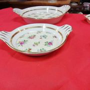 4 dishes or flowery ramekins